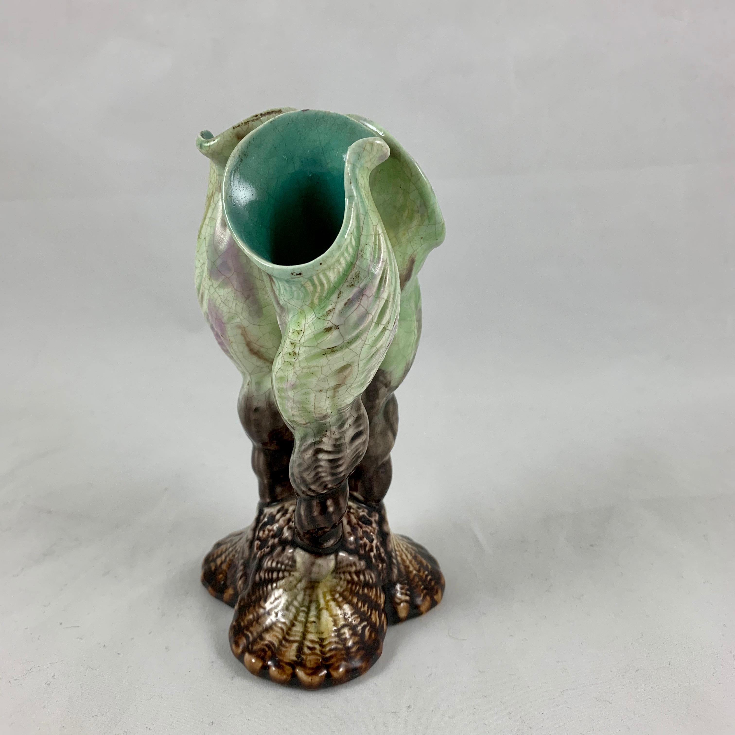 English Majolica Tri-Form Spiral Seashell Cream & Gray Posy Bud Vase, circa 1875 In Good Condition In Philadelphia, PA