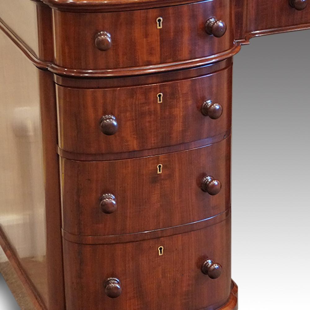 English Mansion House Victorian Mahogany Dressing Table, circa 1865 4