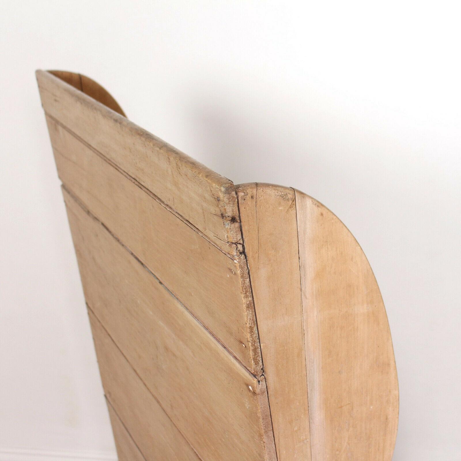 English Maple Settle, 19th Century For Sale 3