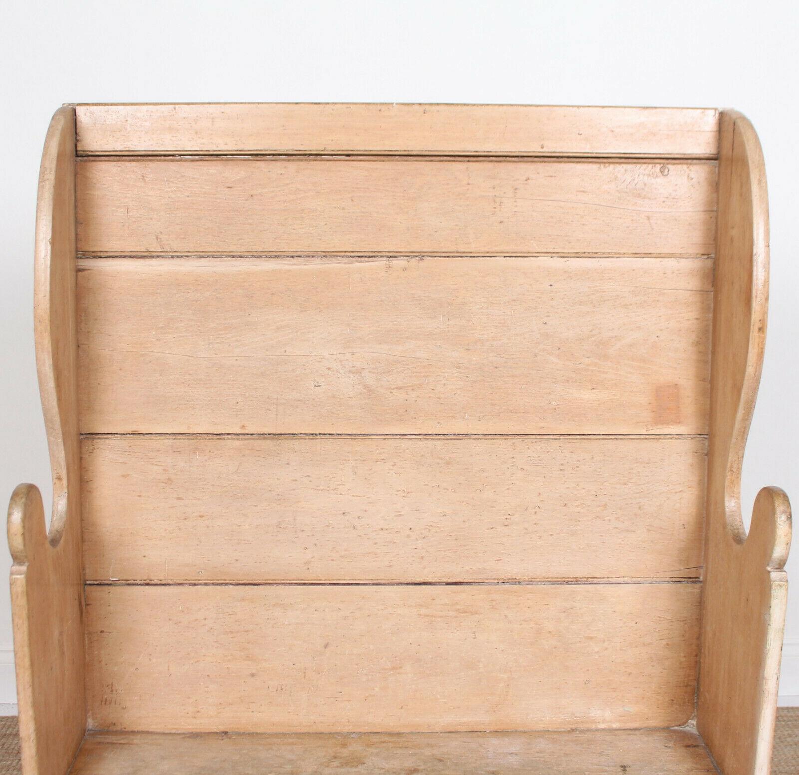English Maple Settle, 19th Century For Sale 4