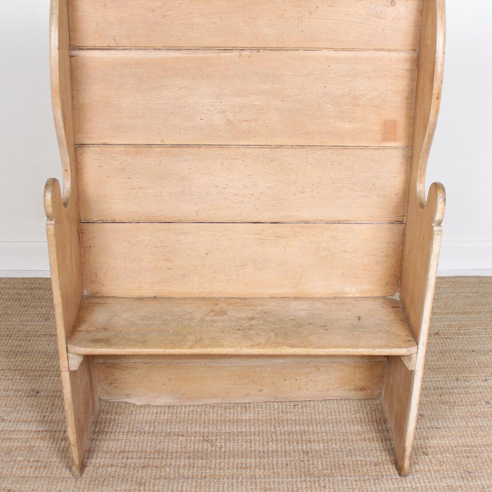 English Maple Settle, 19th Century For Sale 5