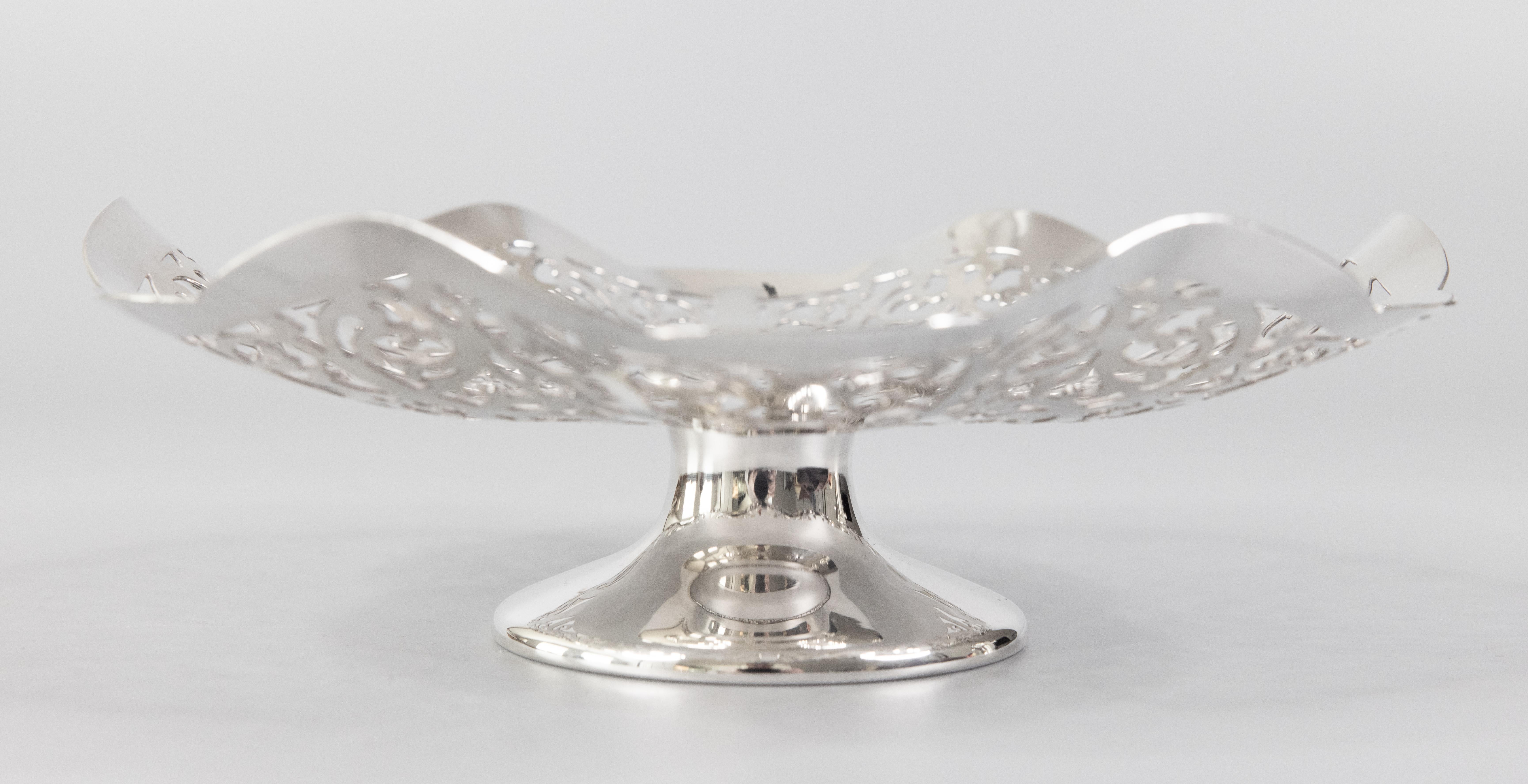 A beautiful English Mappin & Webb pierced silverplate pedestal dish / footed tray / compote. Maker's mark on reverse. Perfect for serving candy, bonbons, or displaying other decorative items.

Dimensions
7.75ʺW × 7.75ʺD × 2.5ʺH