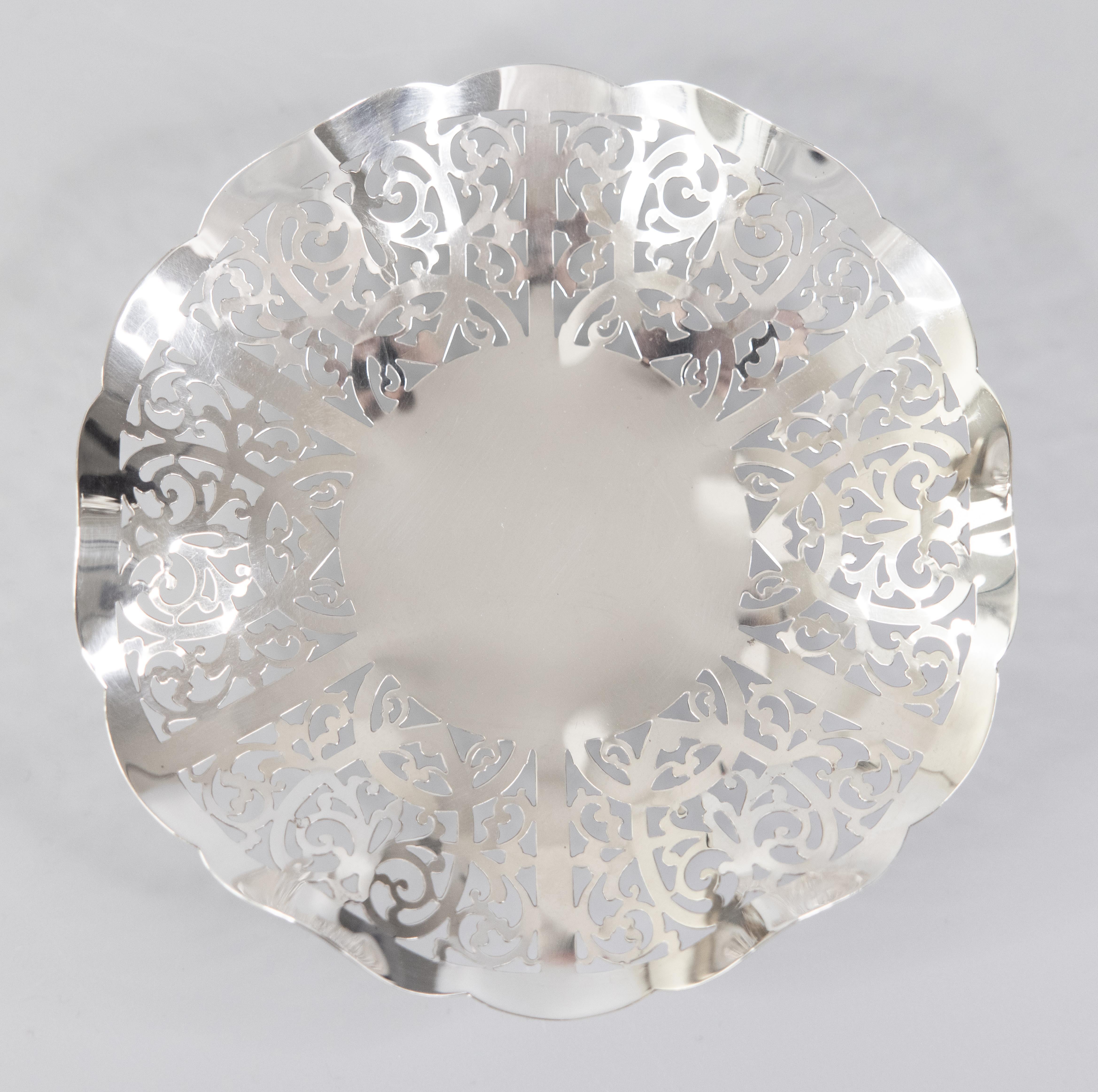 English Mappin & Webb Silver Plate Reticulated Pedestal Bowl Bonbon Dish In Good Condition For Sale In Pearland, TX