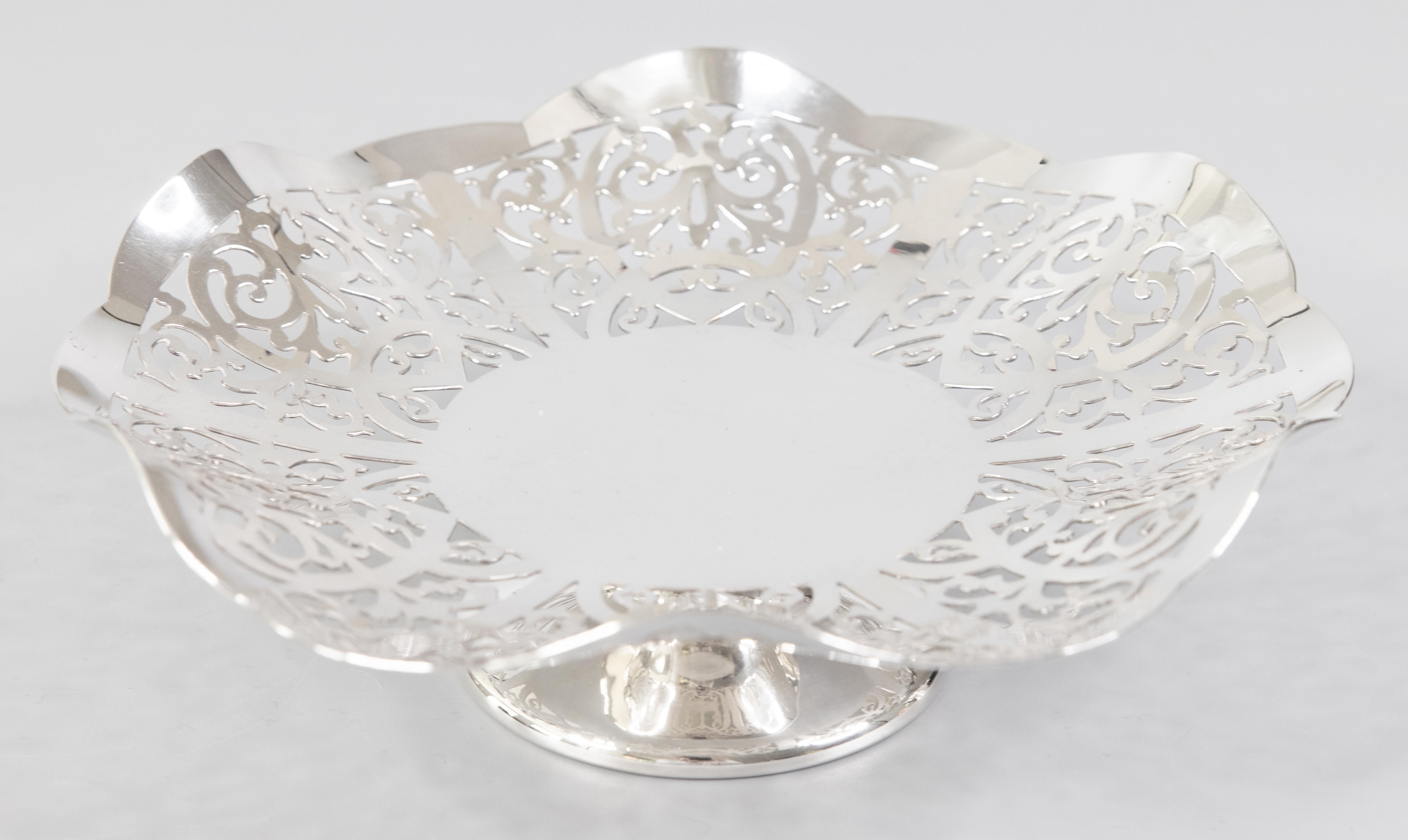 English Mappin & Webb Silver Plate Reticulated Pedestal Bowl Bonbon Dish For Sale 3