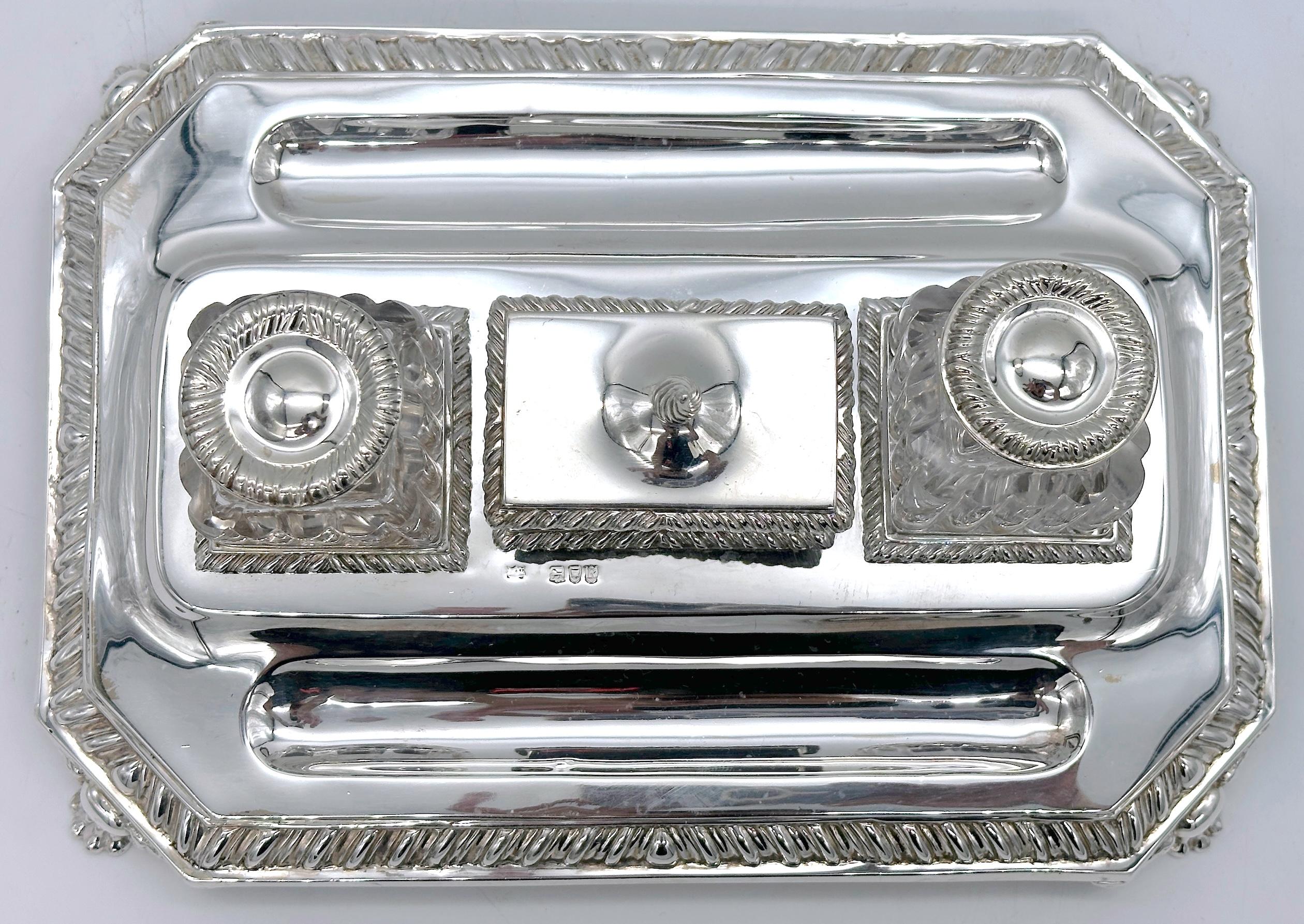 English Mappin & Webb Sterling Silver Georgian Style Double Inkwell, London 1892 In Good Condition For Sale In West Palm Beach, FL