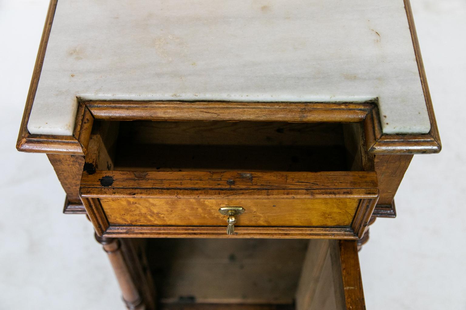English Marble Top Nightstand Cabinet In Good Condition In Wilson, NC
