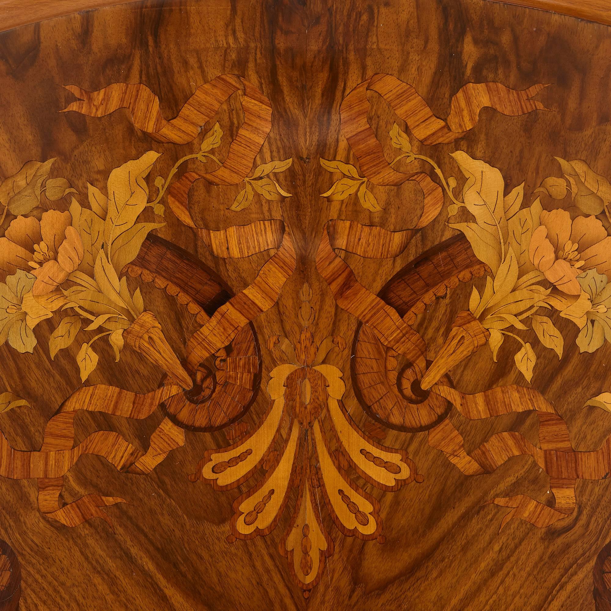 English Marquetry Round Centre Table, 19th Century In Excellent Condition In London, GB