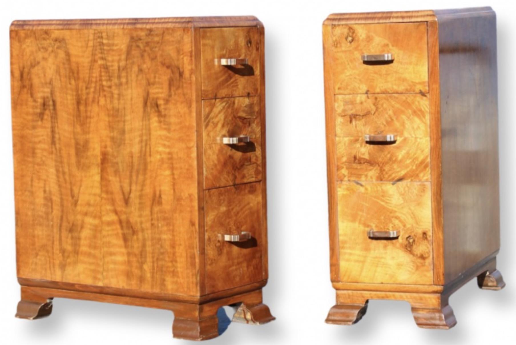 English Matching Pair of 1930s Art Deco Walnut Bedside Cabinets 4