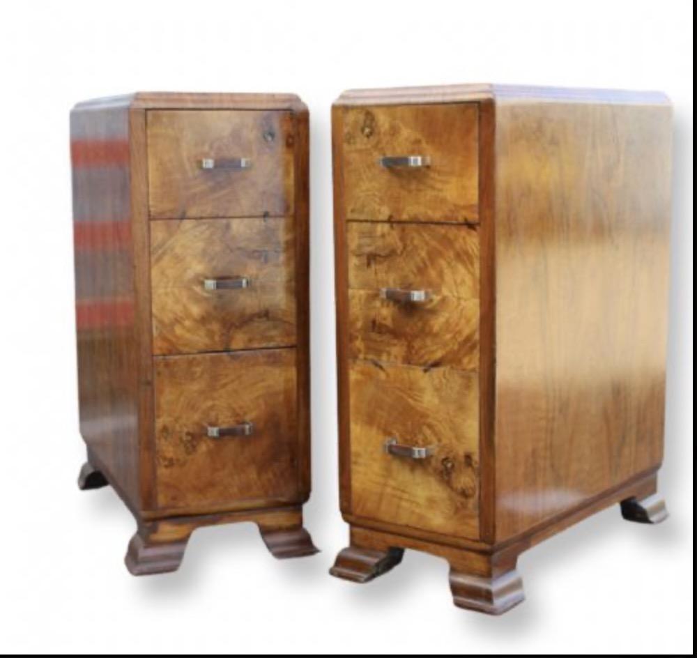 Mid-20th Century English Matching Pair of 1930s Art Deco Walnut Bedside Cabinets