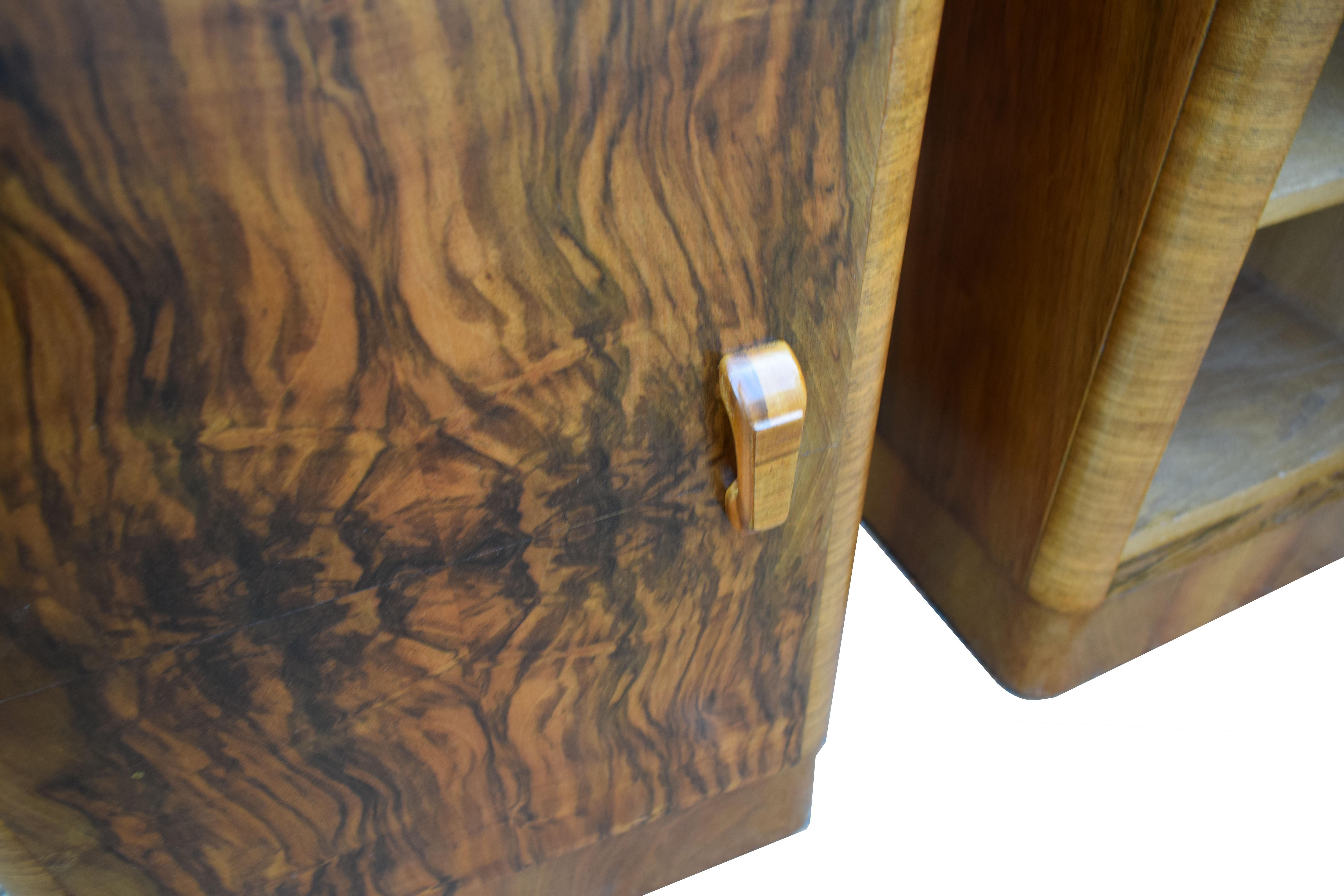English Matching Pair of Art Deco Walnut Bedside Cabinet Tables, circa 1935 In Good Condition In Devon, England