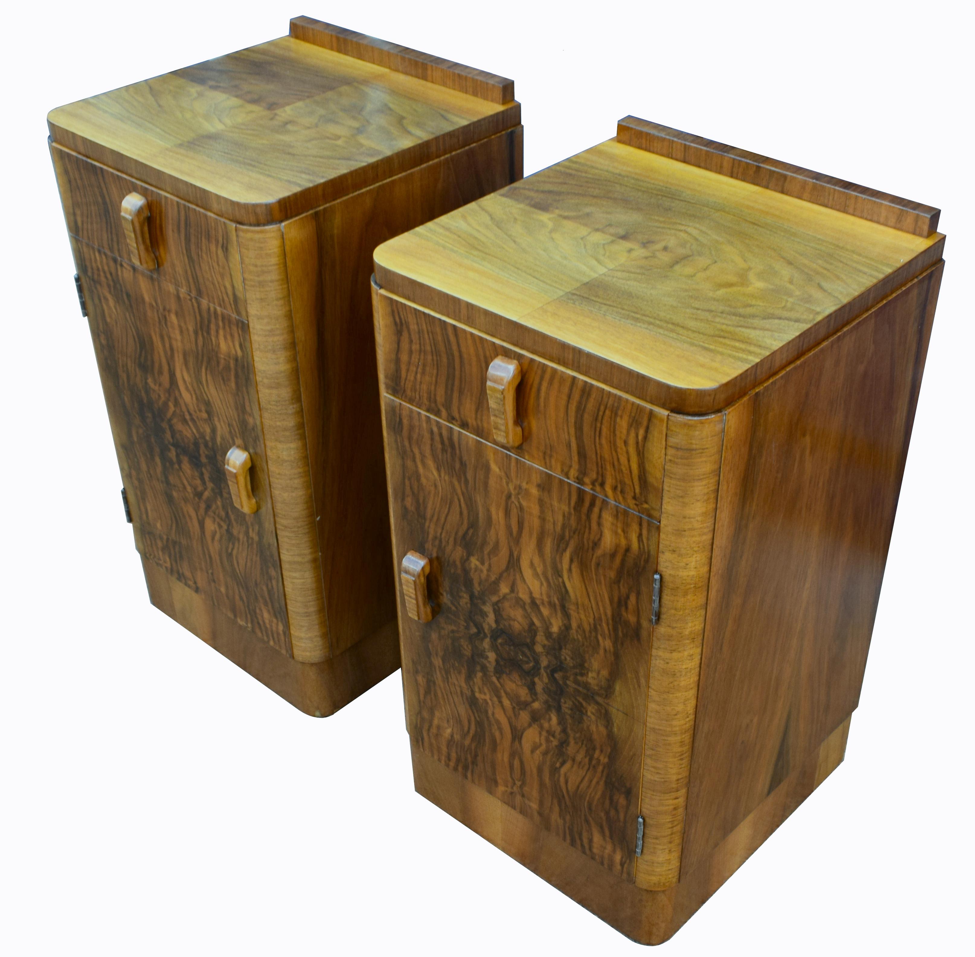 English Matching Pair of Art Deco Walnut Bedside Cabinet Tables, circa 1935 1