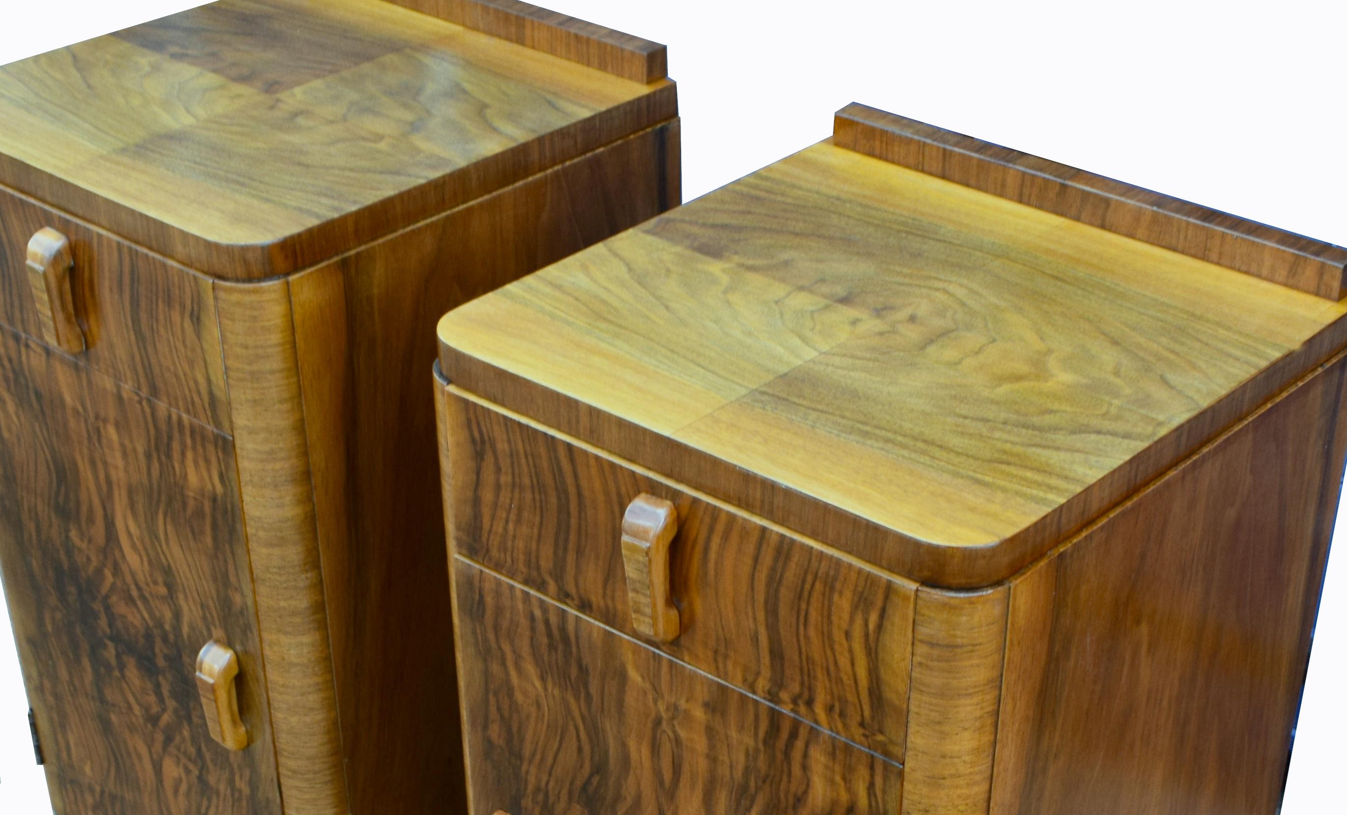 English Matching Pair of Art Deco Walnut Bedside Cabinet Tables, circa 1935 3