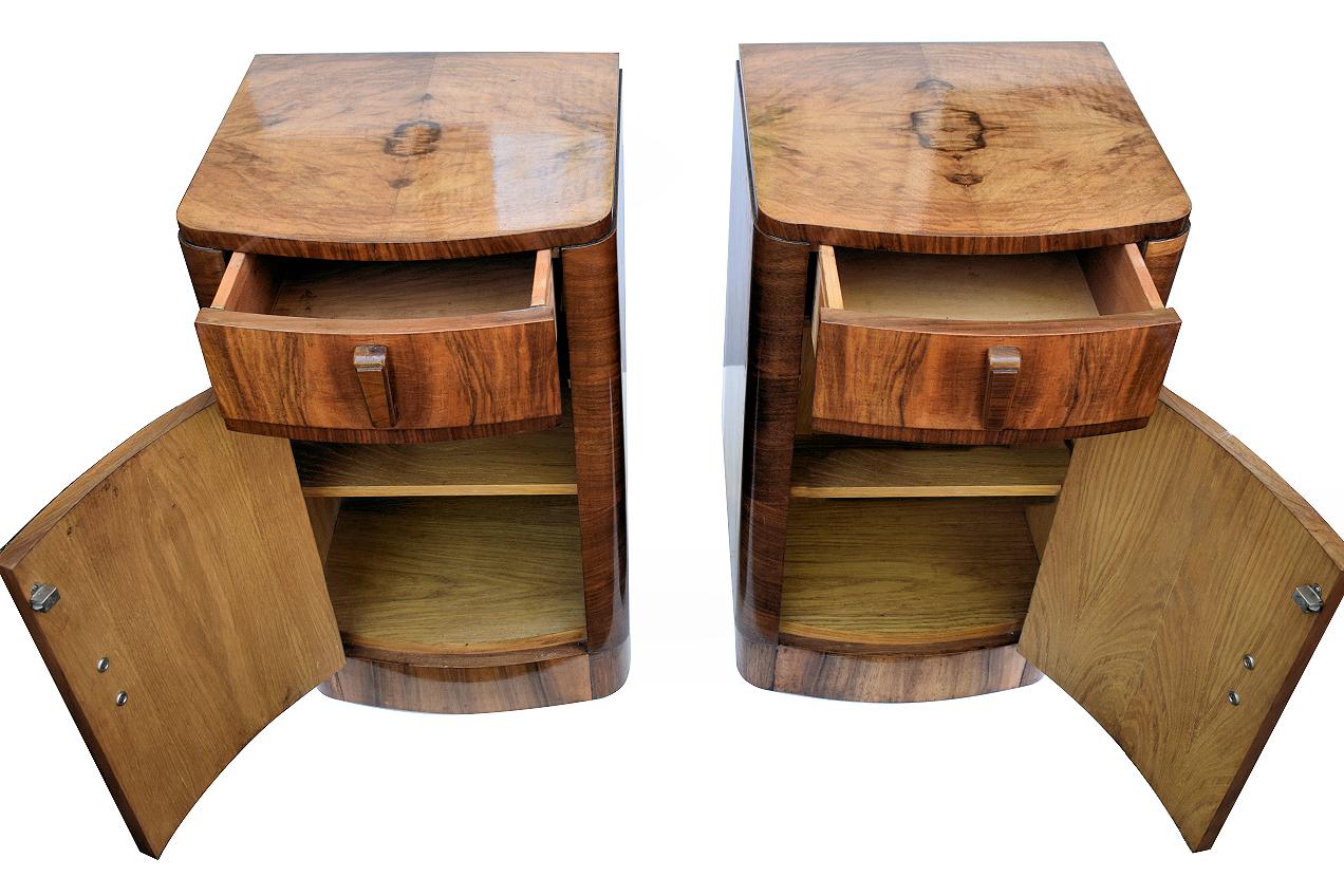 English Matching Pair of Art Deco Walnut Bedside Cabinets In Excellent Condition In Devon, England