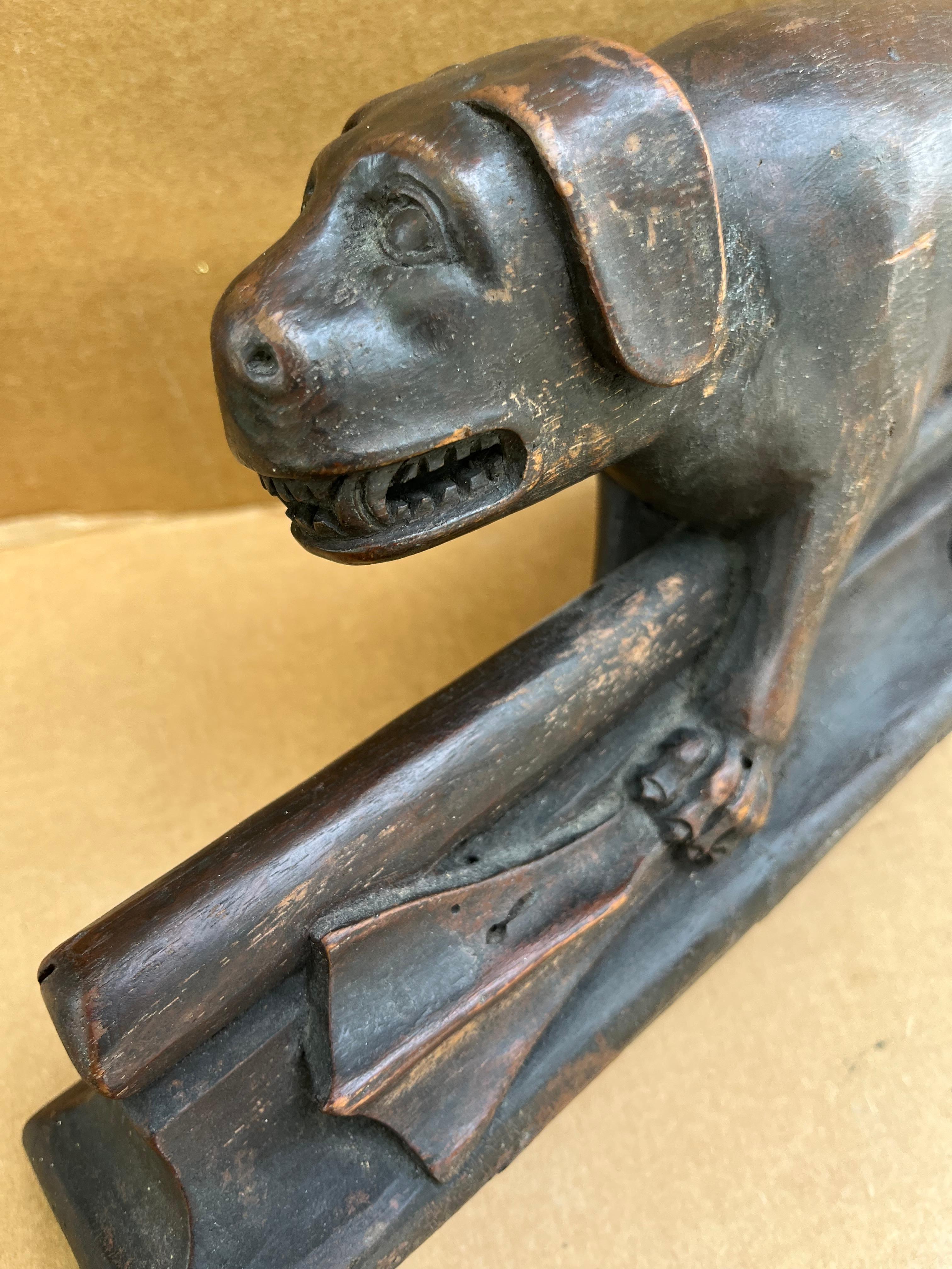 Fino al XVIII secolo Rarissima scultura medievale inglese di animali su un banco della chiesa in vendita