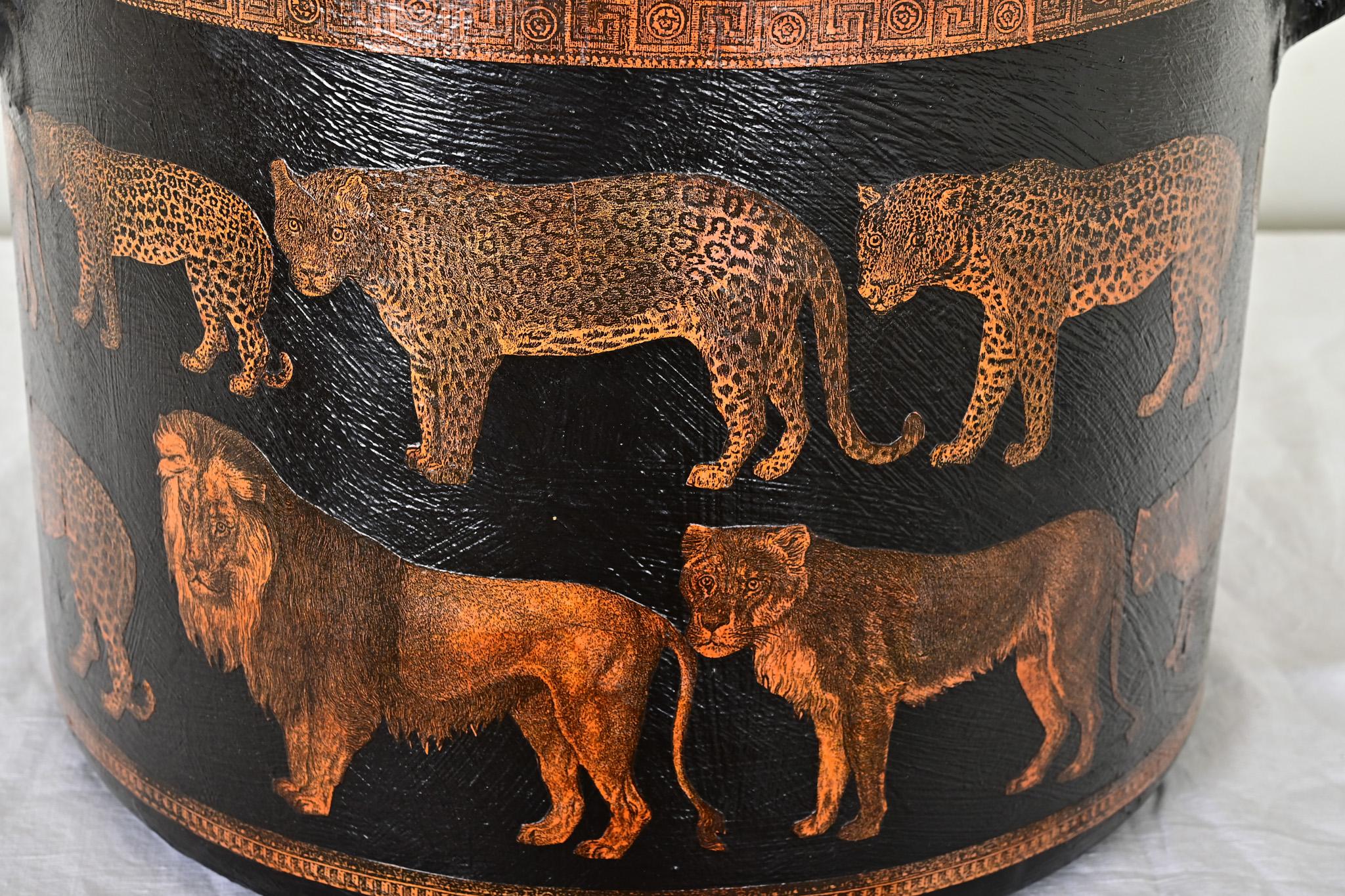 Englischer Metallkübel aus Metall mit großem Katzendecoupage (Découpage)
