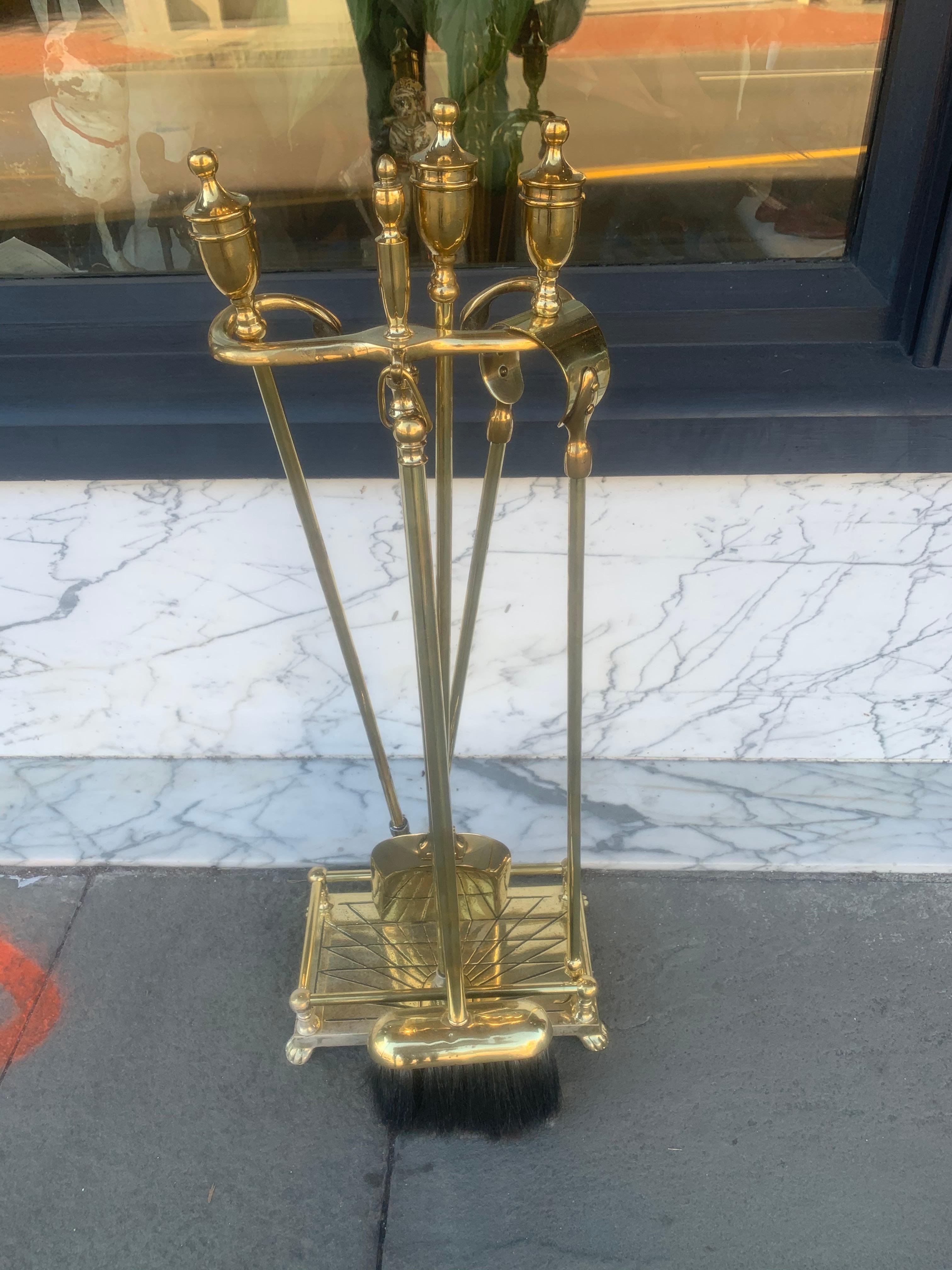 English Mid-19th Century Brass Fire Tools with Stand In Good Condition In Charleston, SC