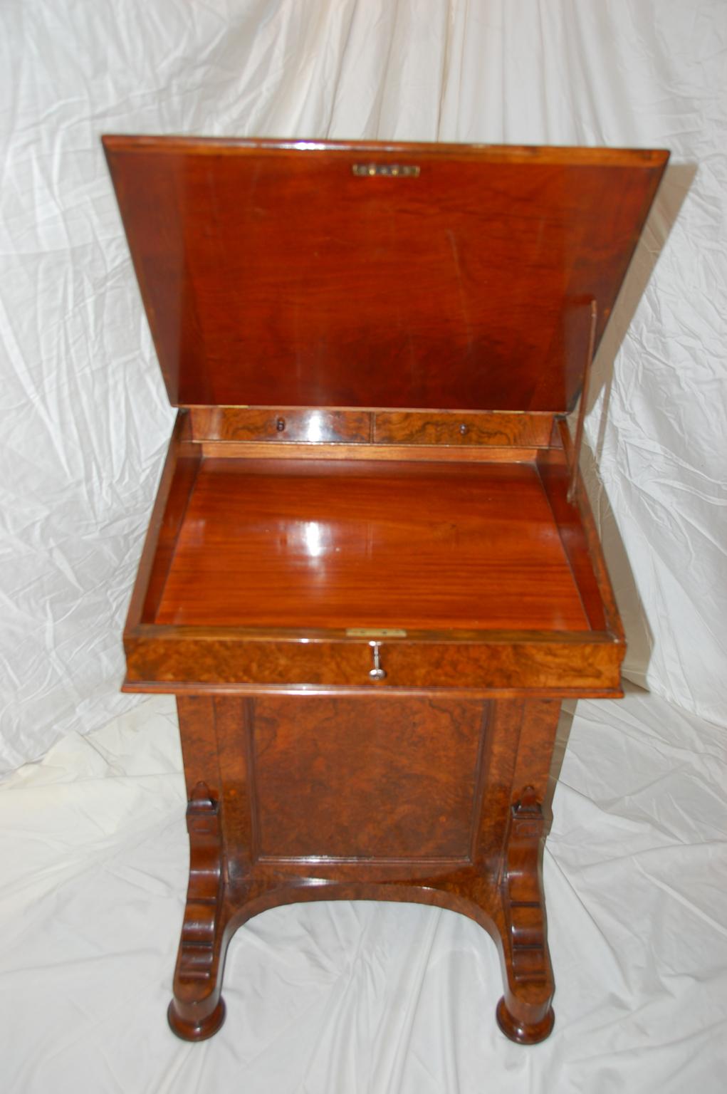 English Mid-19th Century Burl Walnut Davenport Desk with Leathered Writing Slope In Good Condition For Sale In Wells, ME