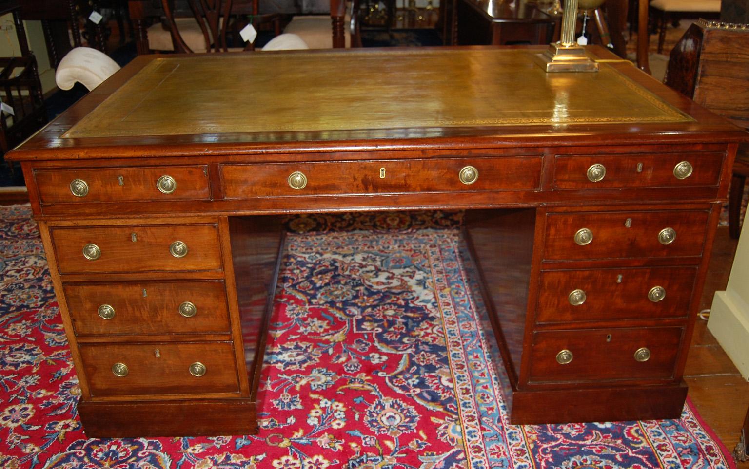 English Mid 19th Century Mahogany Partners Desk in Three Parts, Tooled Leather For Sale 2