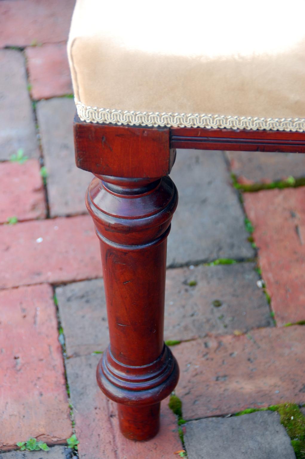 English Mid-19th Century Mahogany Upholstered, Long Bench In Good Condition In Wells, ME