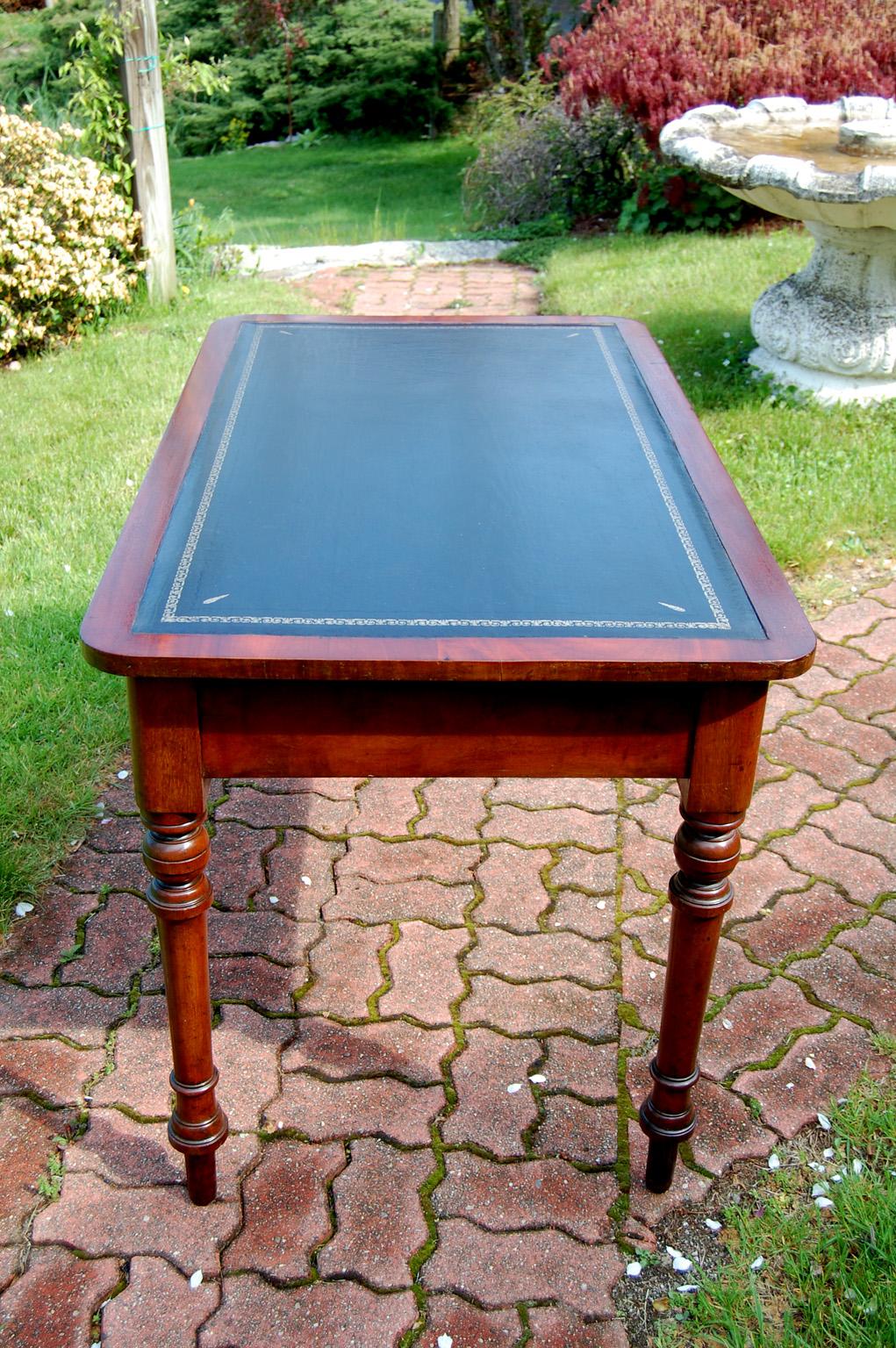Early Victorian English Mid 19th Century Mahogany Writing Table with Tooled Leather, Turned Legs