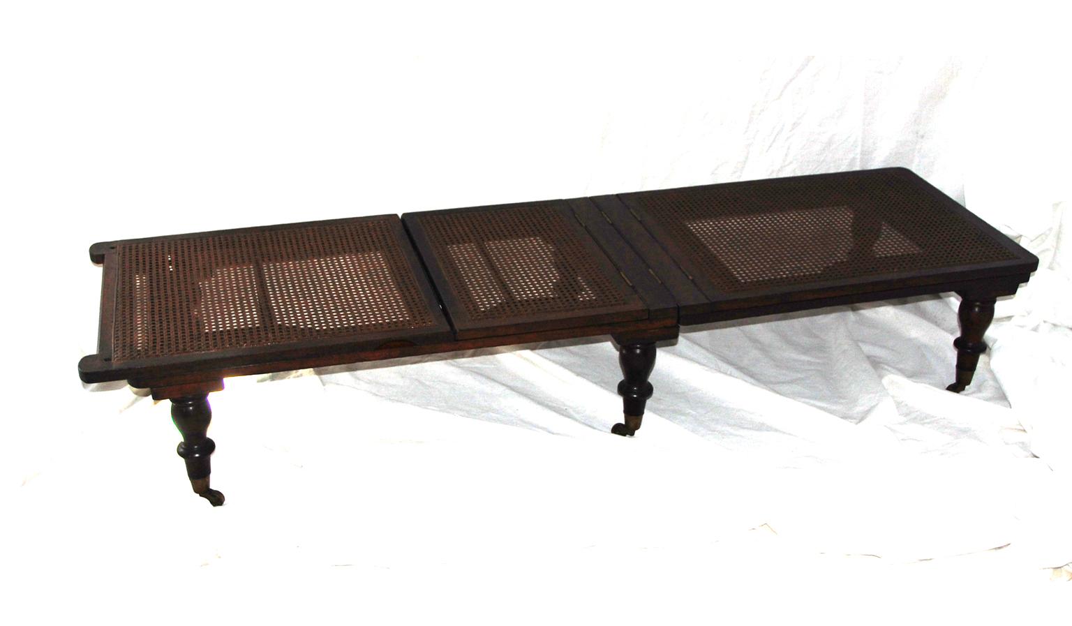 English Mid-19th Century Military Campaign Folding Chaise Lounge In Good Condition In Wells, ME