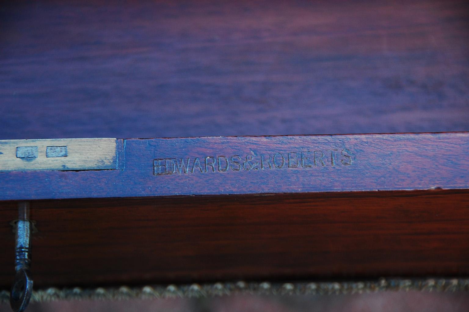 Englisch Mitte des 19. Jahrhunderts Sofa Tisch gestempelt von  Londoner Hersteller Edwards and Roberts im Angebot 2