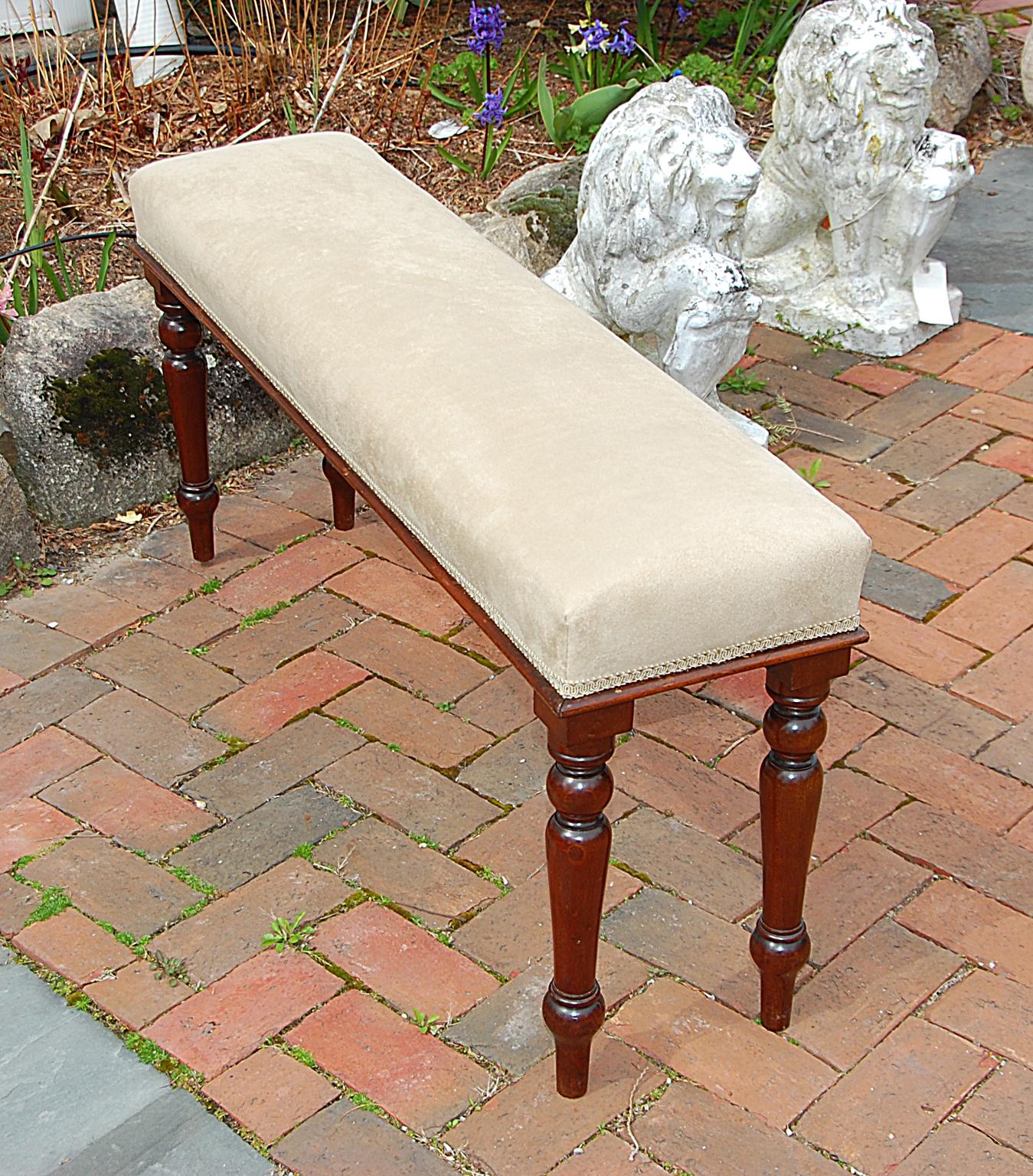 Early Victorian English Mid-19th Century Upholstered Mahogany Bench