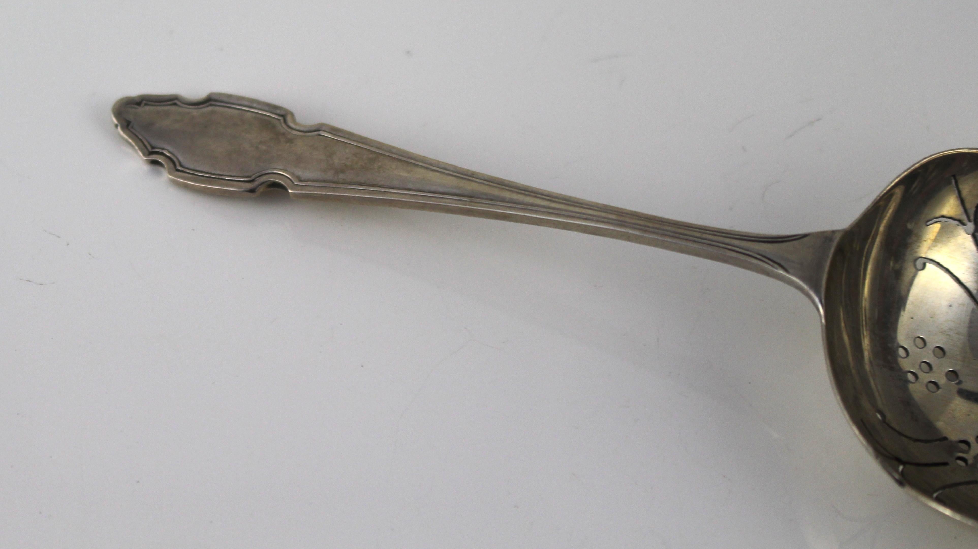 Period mid-20th century, English
Maker Cooper Brothers & Sons Ltd
Hallmark Sheffield, 1961
Measures: Length 14.5 cm / 5 3/4 in
Weight 41.2 g
Condition Very good condition commensurate with age
 

 

Good quality heavy solid silver tea