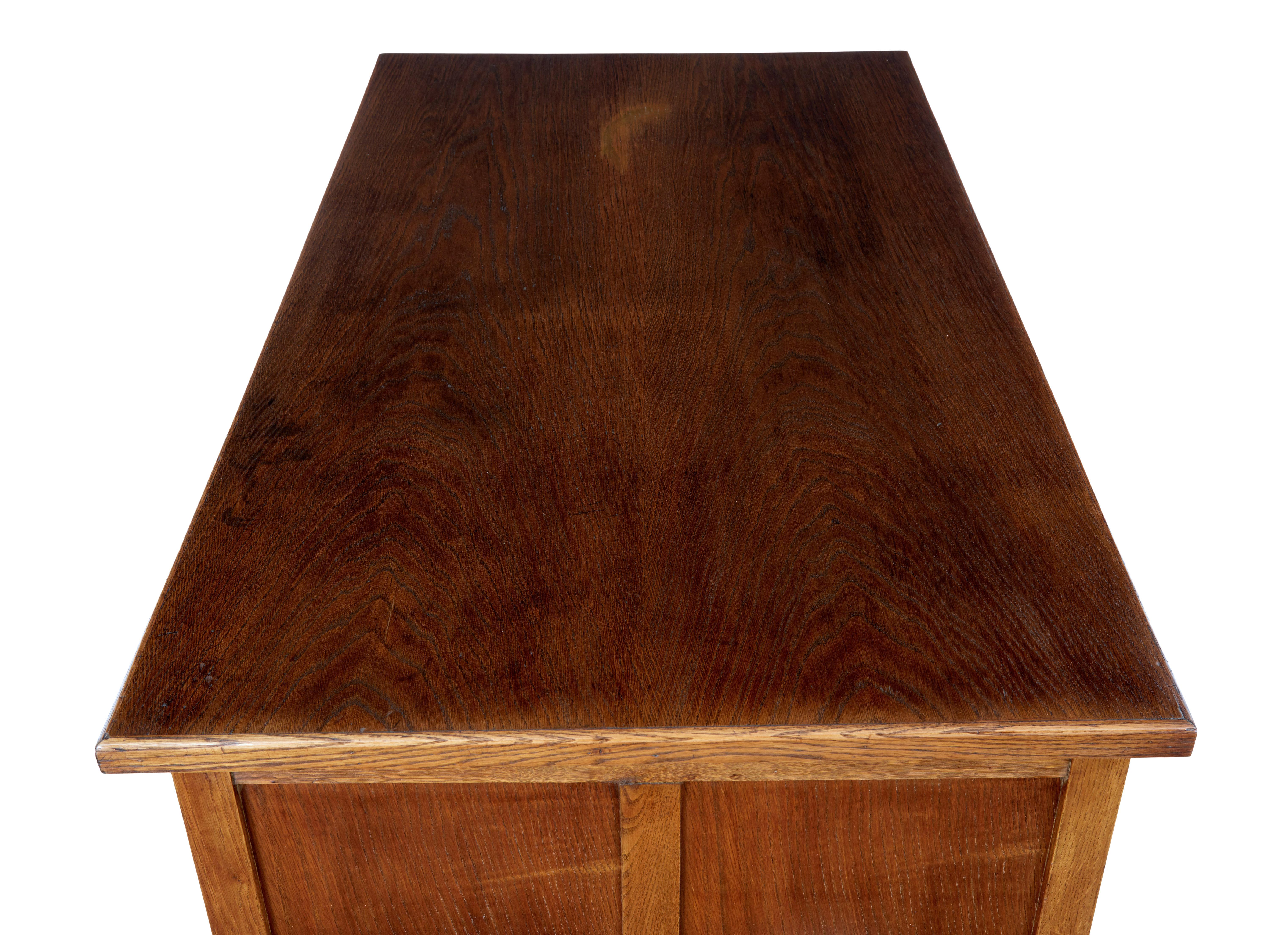 English Mid-20th Century oak desk circa 1940.

Here we have an english made desk which was made either side of the second world war, making it difficult to date. Made during a time when wood was in short supply due to its metalwork drawer
