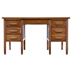 English Mid-20th Century Oak Desk English Mid-20th Century Oak Desk