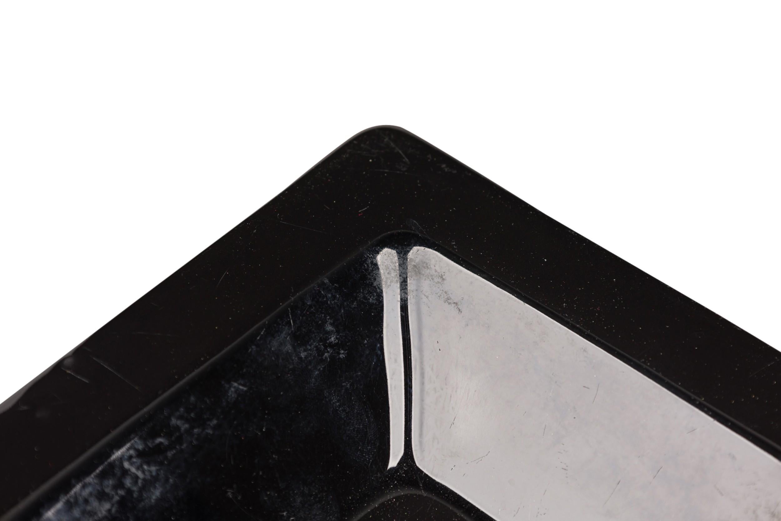 Englischer schwarzer Dunhill-Aschenbecher aus der Jahrhundertmitte im Angebot 1