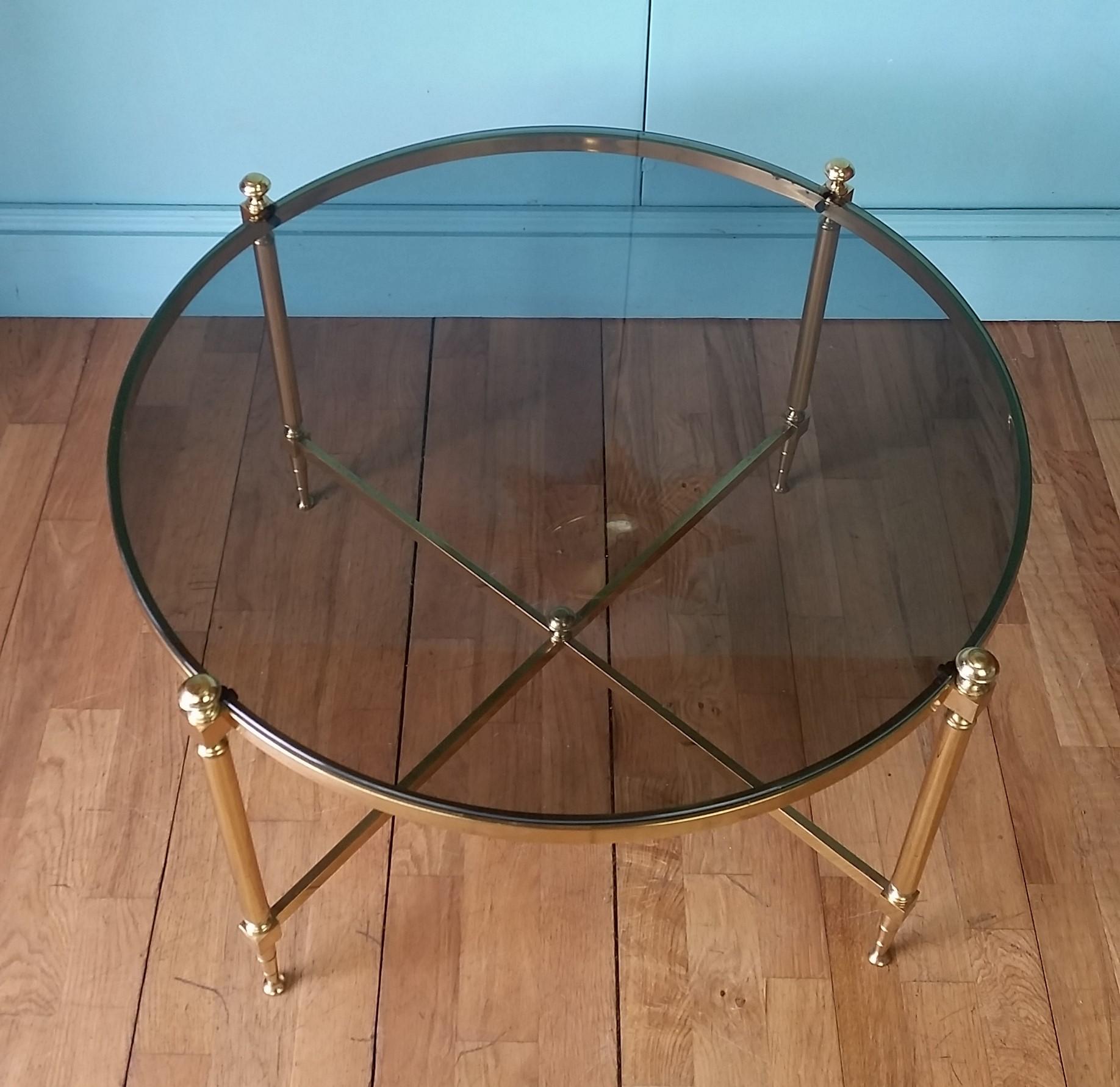 Vintage English brass coffee table circa 1960 - 1970's
Decorative brass frame with top ball finials and original tinted glass top
Lovely lower cross stretchers with central finial detail completes the glamourous style of the table.
In lovely