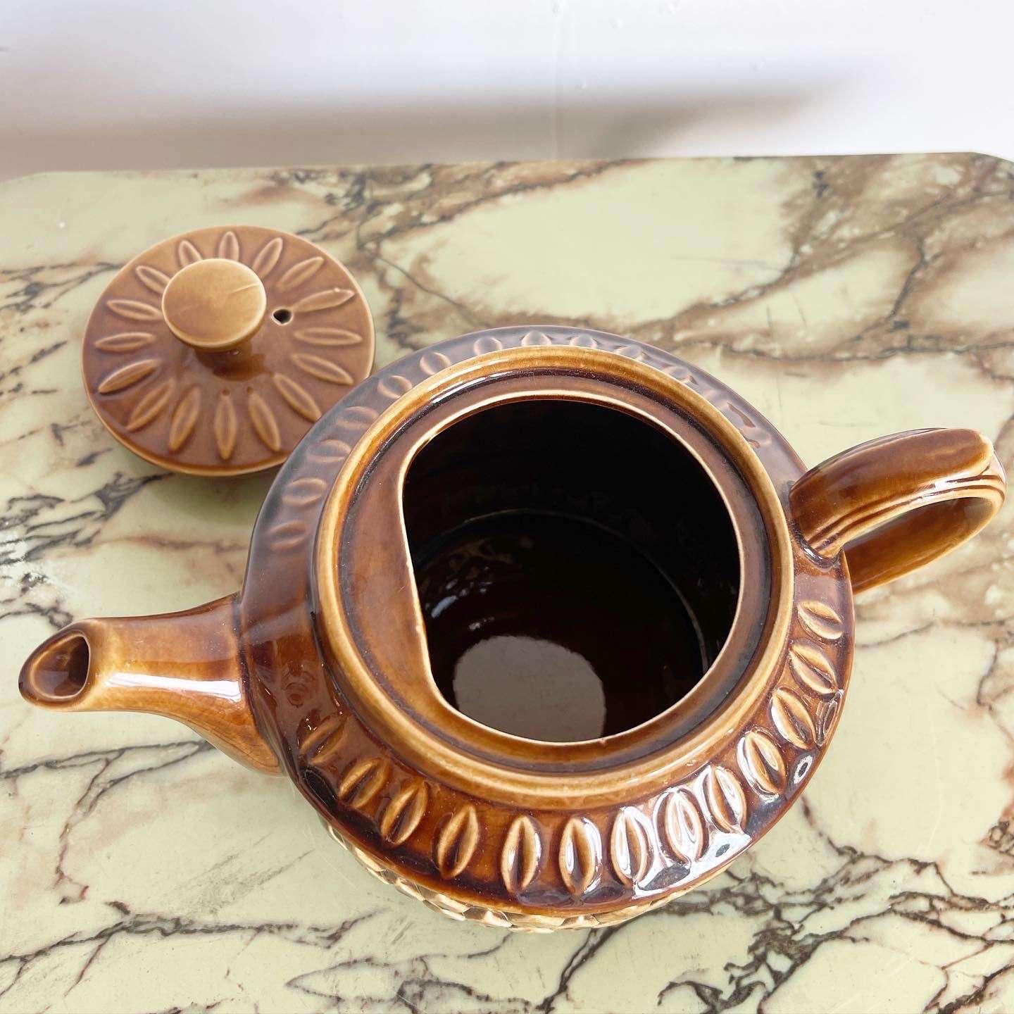 English Mid Century Brown Pottery Tea Pot “Leaf” In Good Condition For Sale In Delray Beach, FL