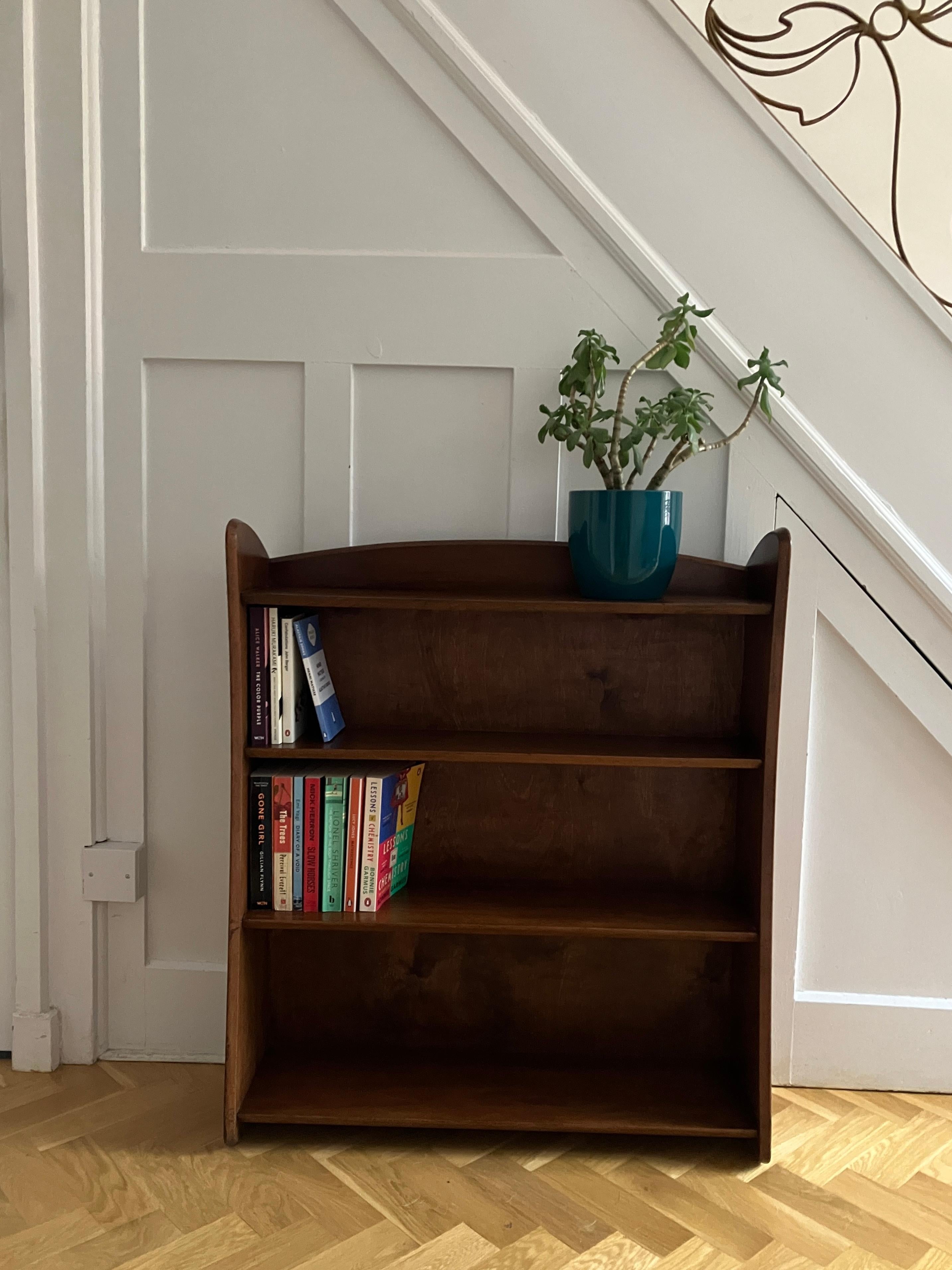 Englisches, geschwungenes, freistehendes Bücherregal aus Teakholz, Mitte des Jahrhunderts, von Remploy im Angebot 8