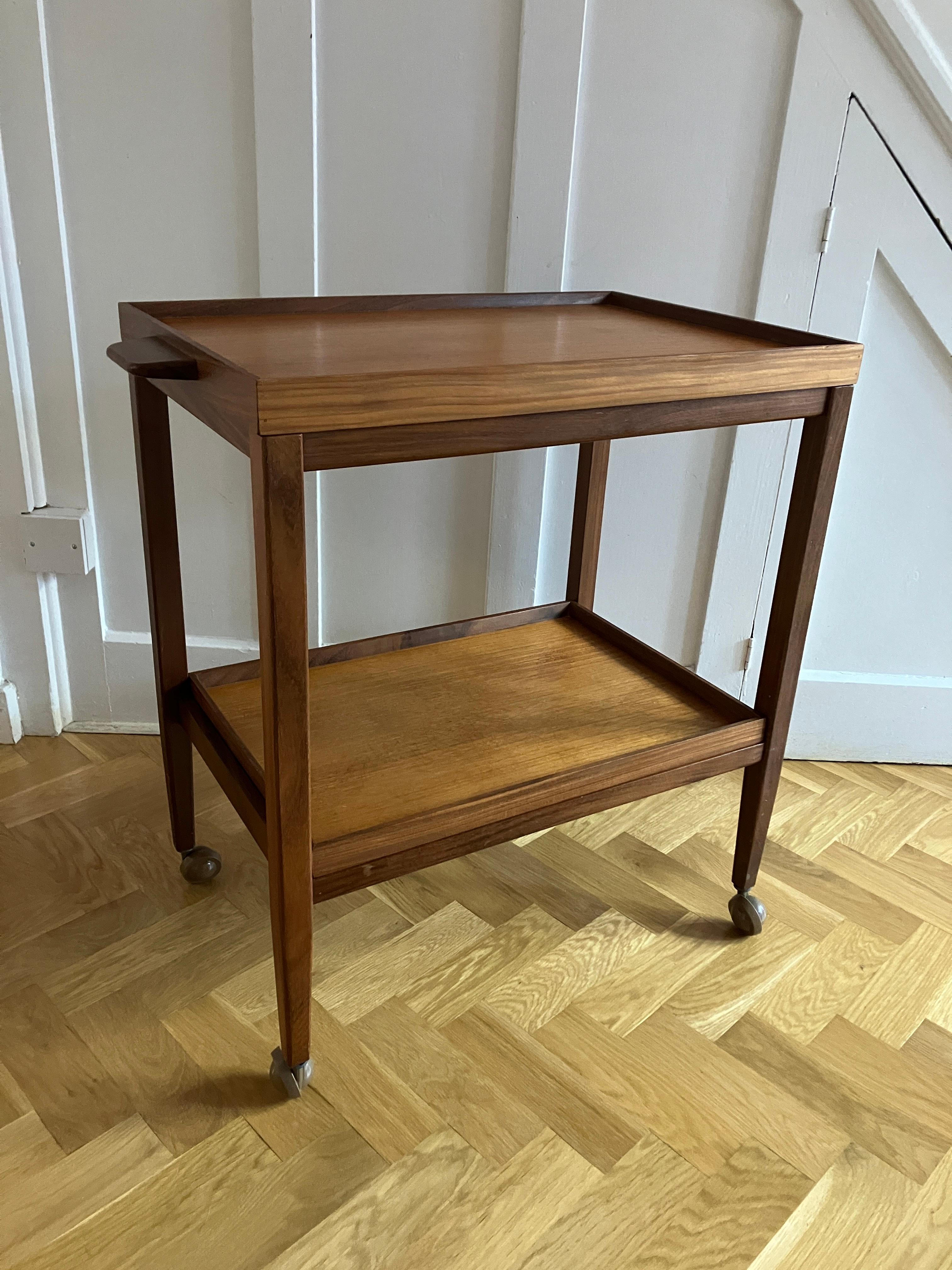 English Mid-Century Drinks Trolley in Teak In Good Condition For Sale In Leicester, GB