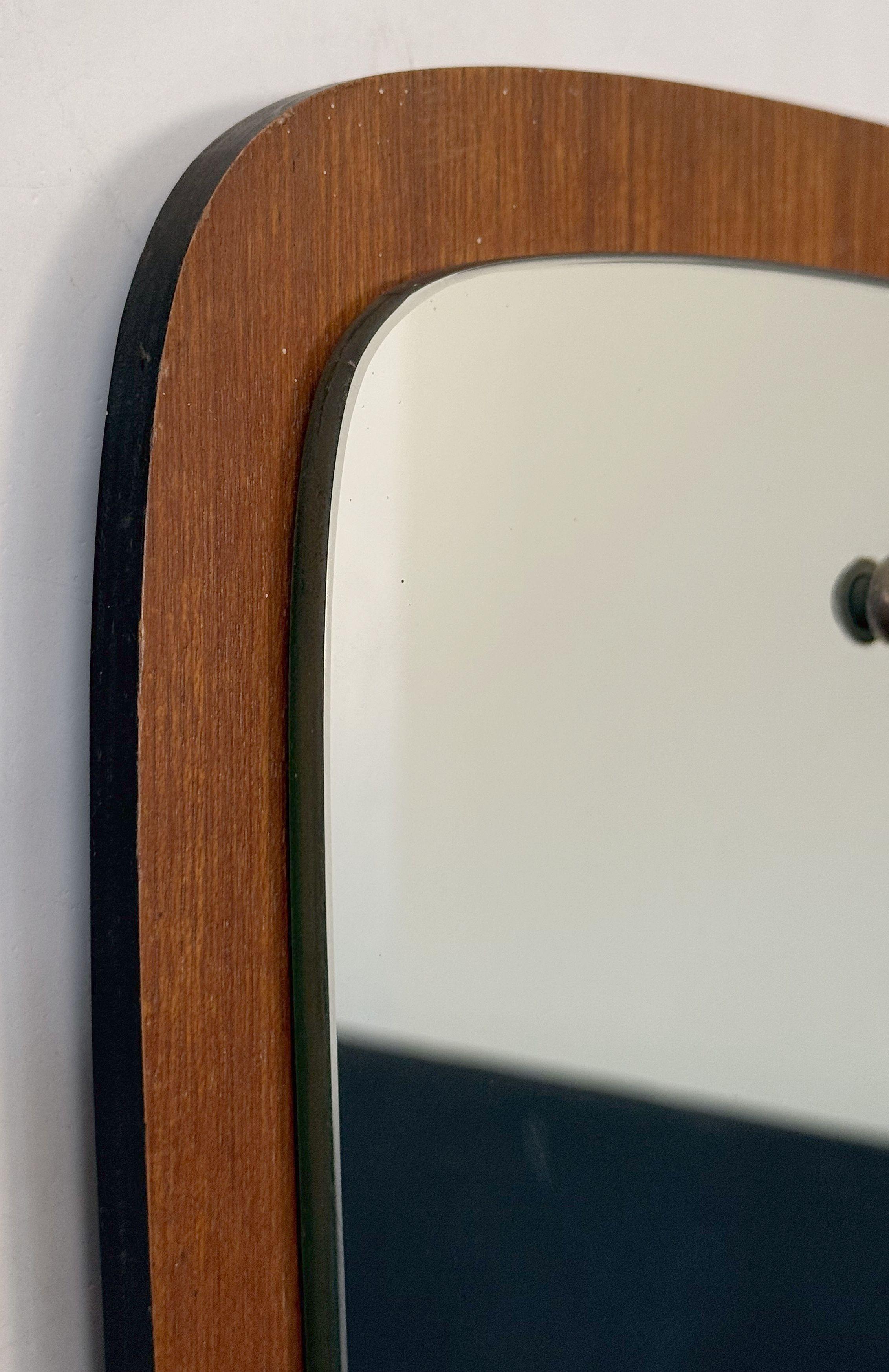 Miroir anglais moderne du milieu du siècle en teck (H 23 x L 11 1/8) Bon état - En vente à Austin, TX