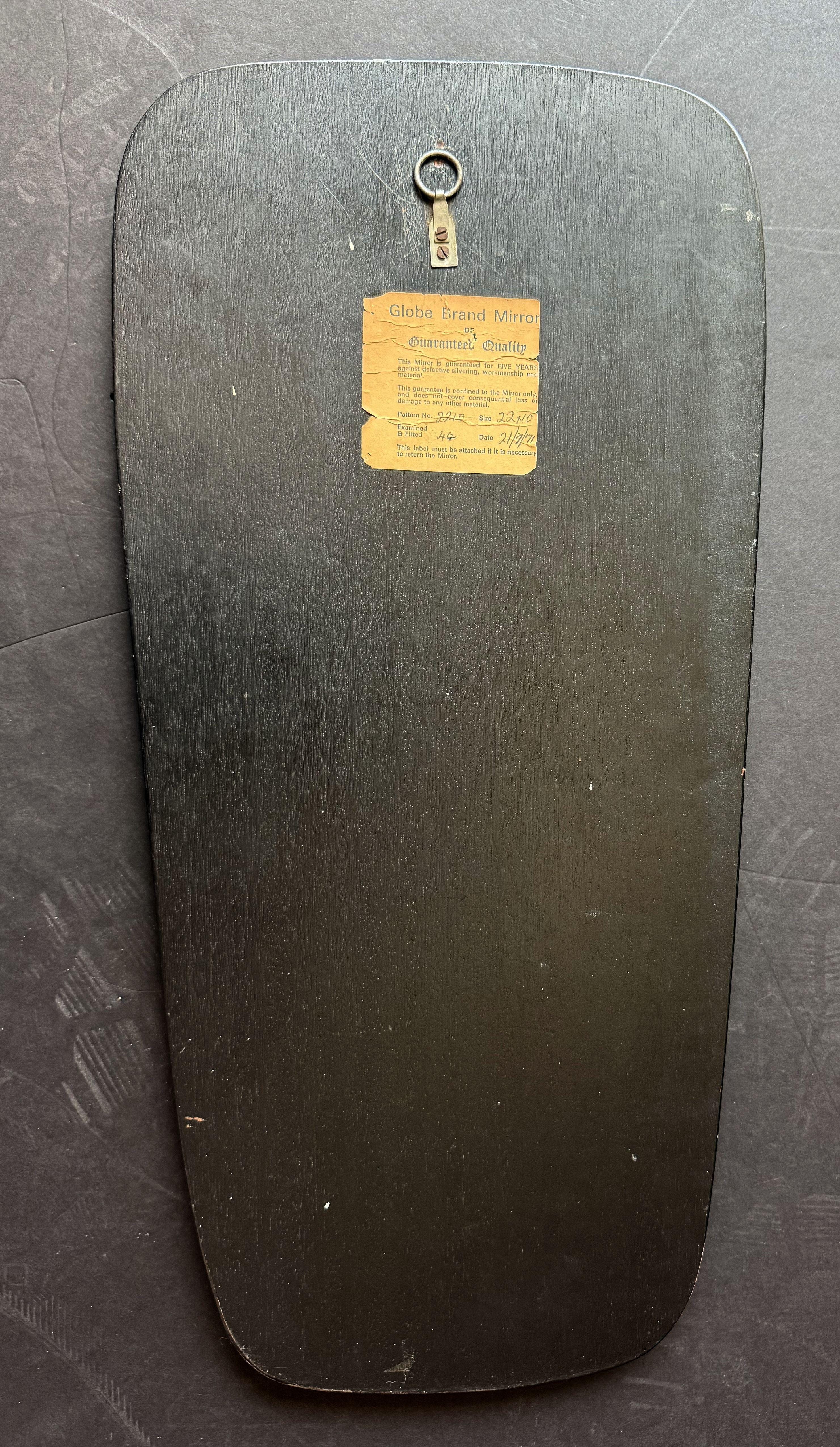 Miroir anglais moderne du milieu du siècle en teck (H 23 x L 11 1/8) en vente 1