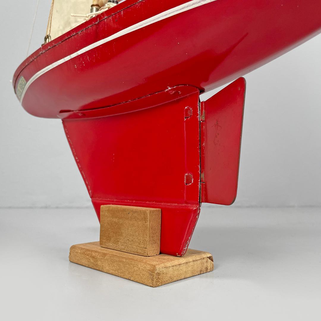 English mid-century modern red sailing boat model by Star Yacht Birkenhead 1960s For Sale 9