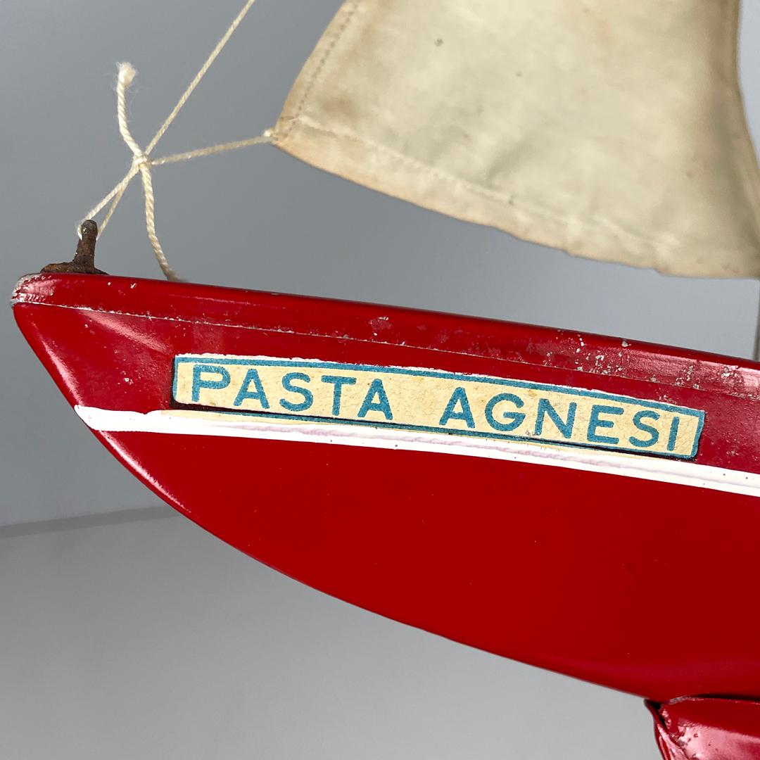 English mid-century modern red sailing boat model by Star Yacht Birkenhead 1960s For Sale 15