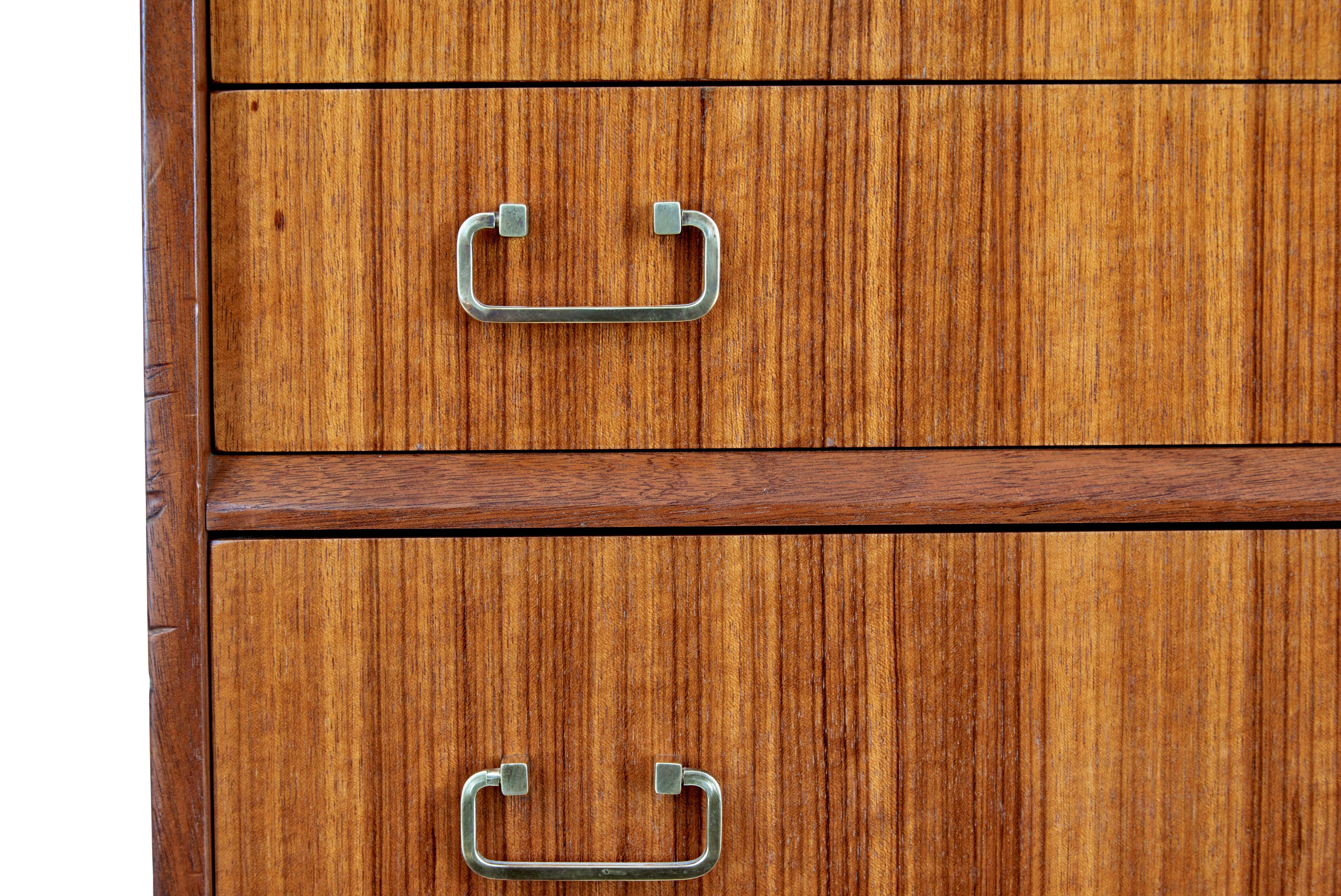 Credenza inglese in teak della metà del secolo scorso in vendita 2