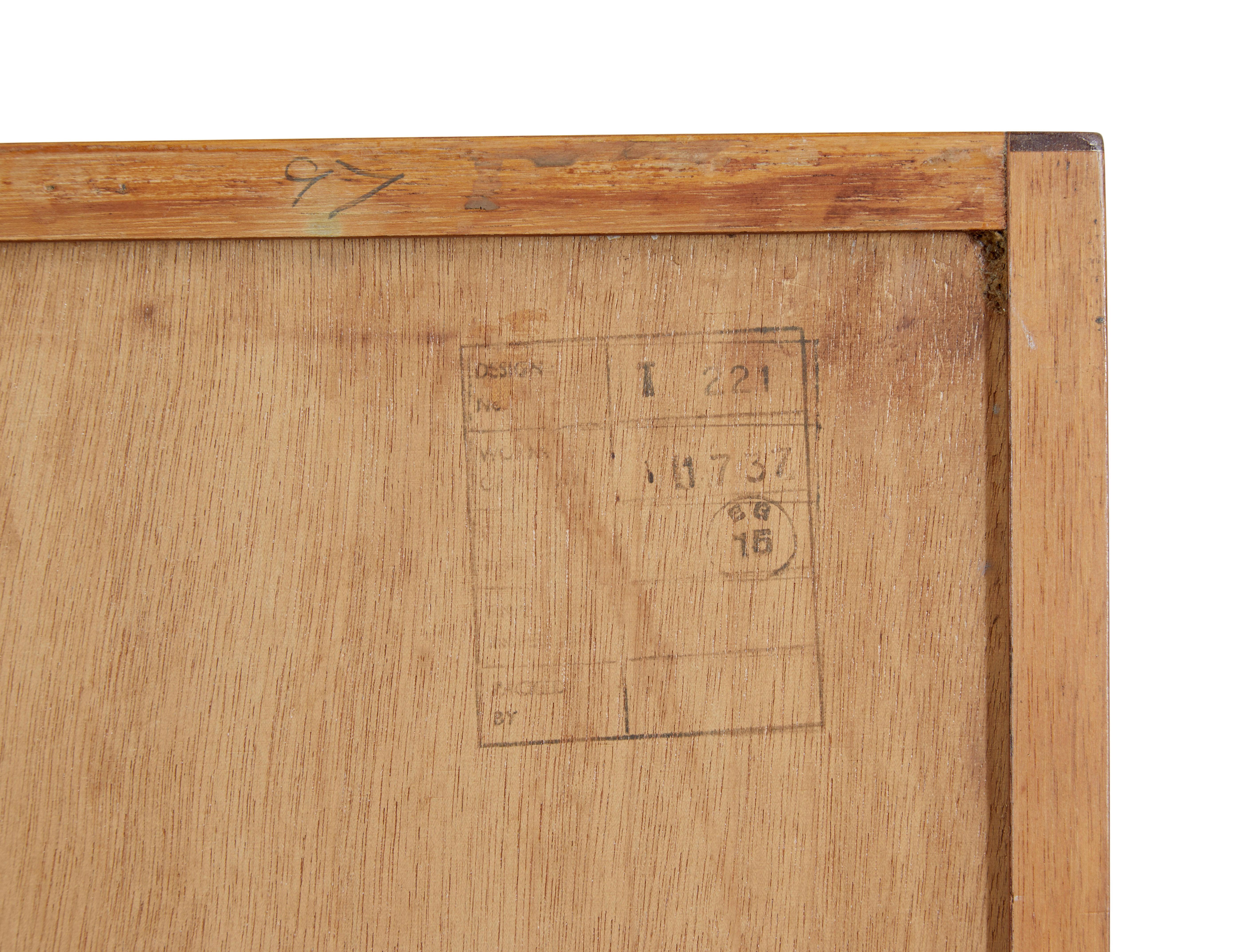 Englisches Sideboard aus Teakholz aus der Mitte des Jahrhunderts (20. Jahrhundert)