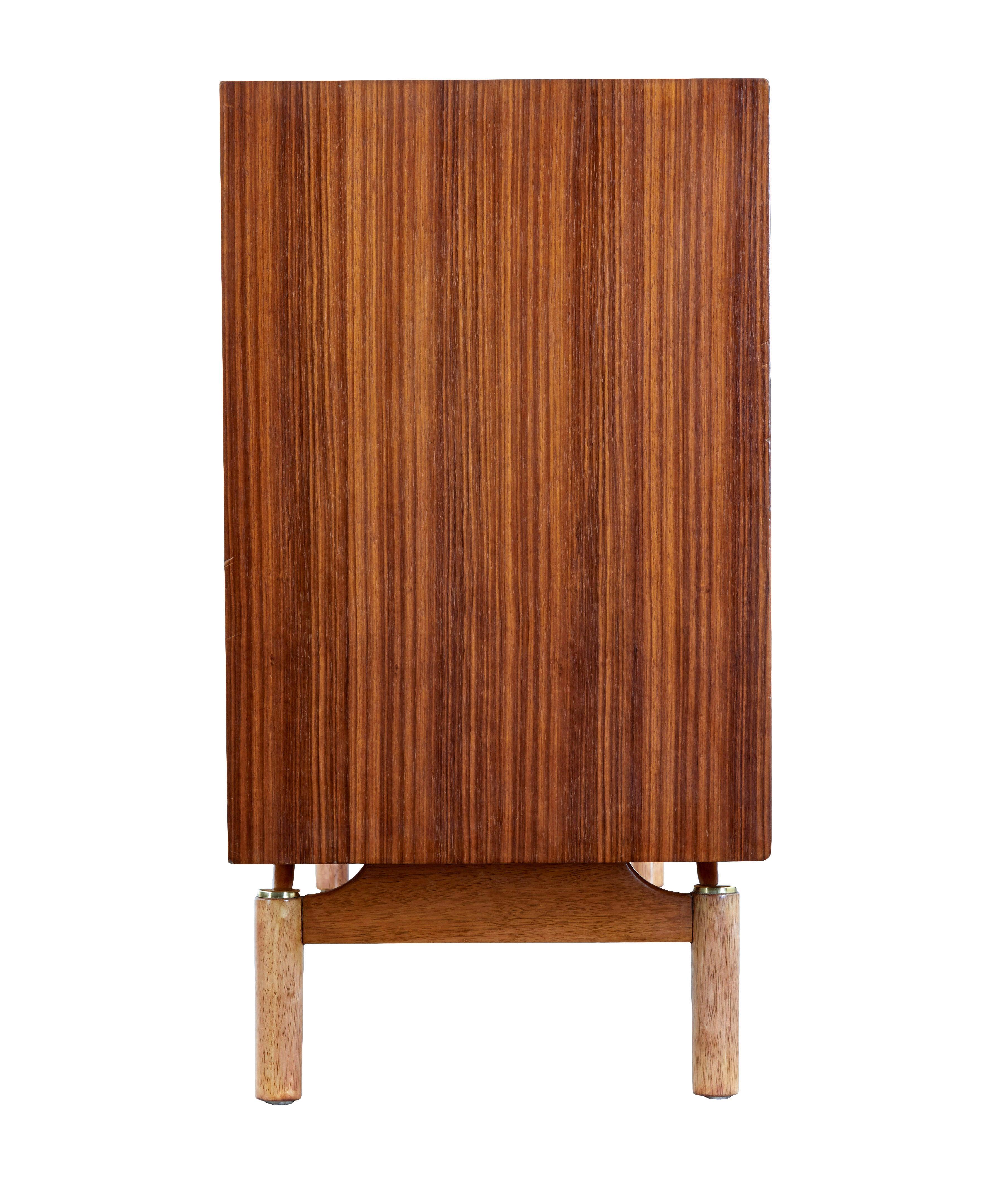 Englisches Sideboard aus Teakholz aus der Mitte des Jahrhunderts 1