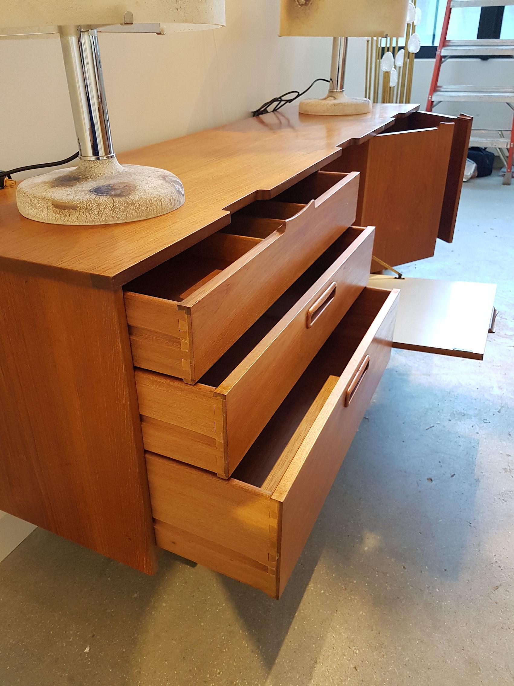 English Mid-Century Modern large Teak Sideboard, Stamped Nathan, 1960s In Good Condition In Dallas, TX