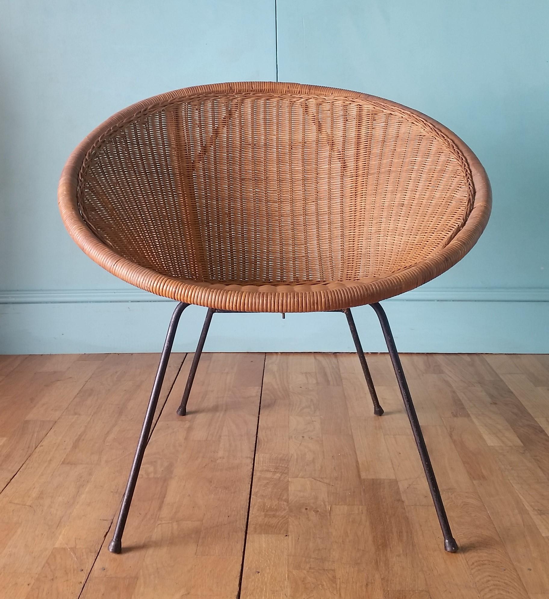 Original and authentic mid-century rattan chair circa 1960's.
Rattan seat supported by steel supports and base all in original condition with makers label to the rear.
In lovely condition with the rattan in good condition showing a nice authentic