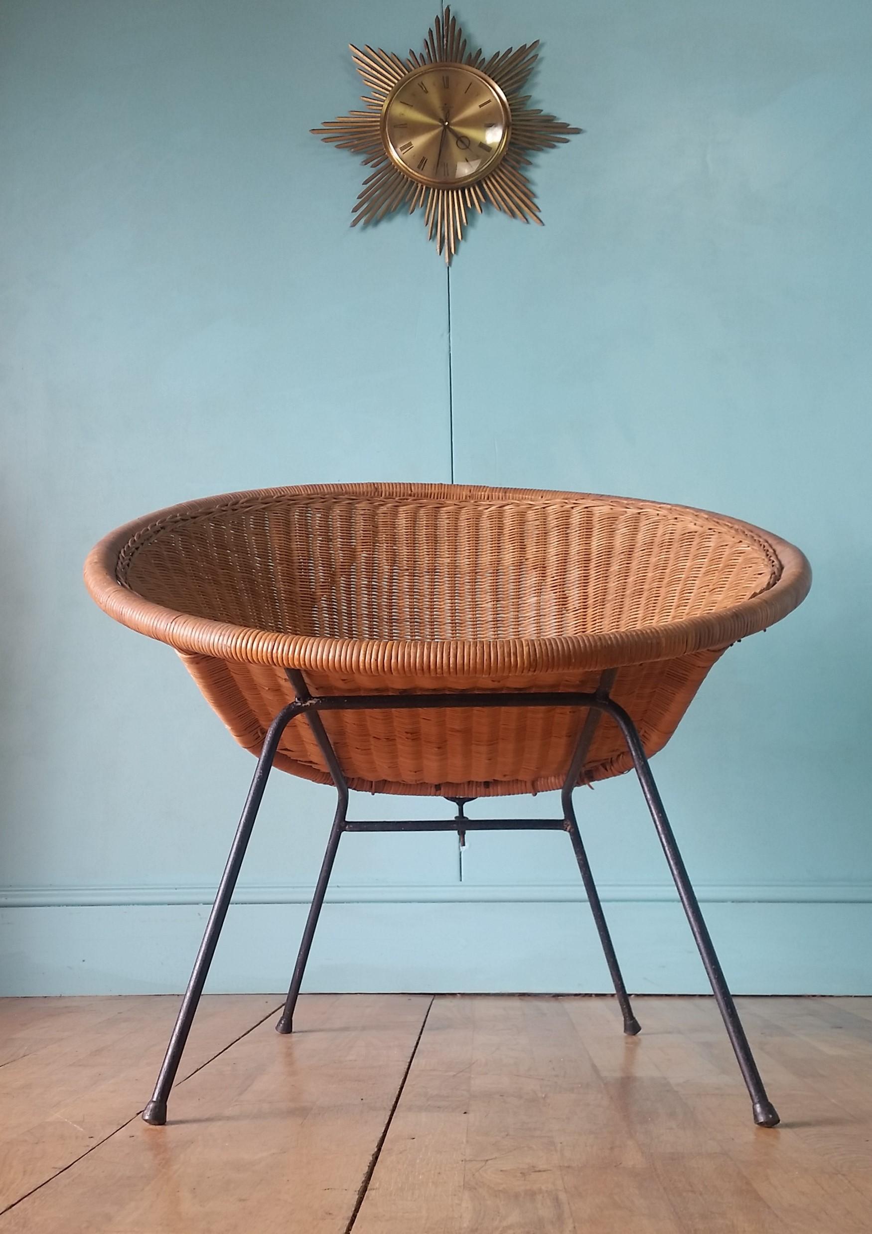 English Mid-Century Rattan Chair In Good Condition For Sale In Lingfield, GB