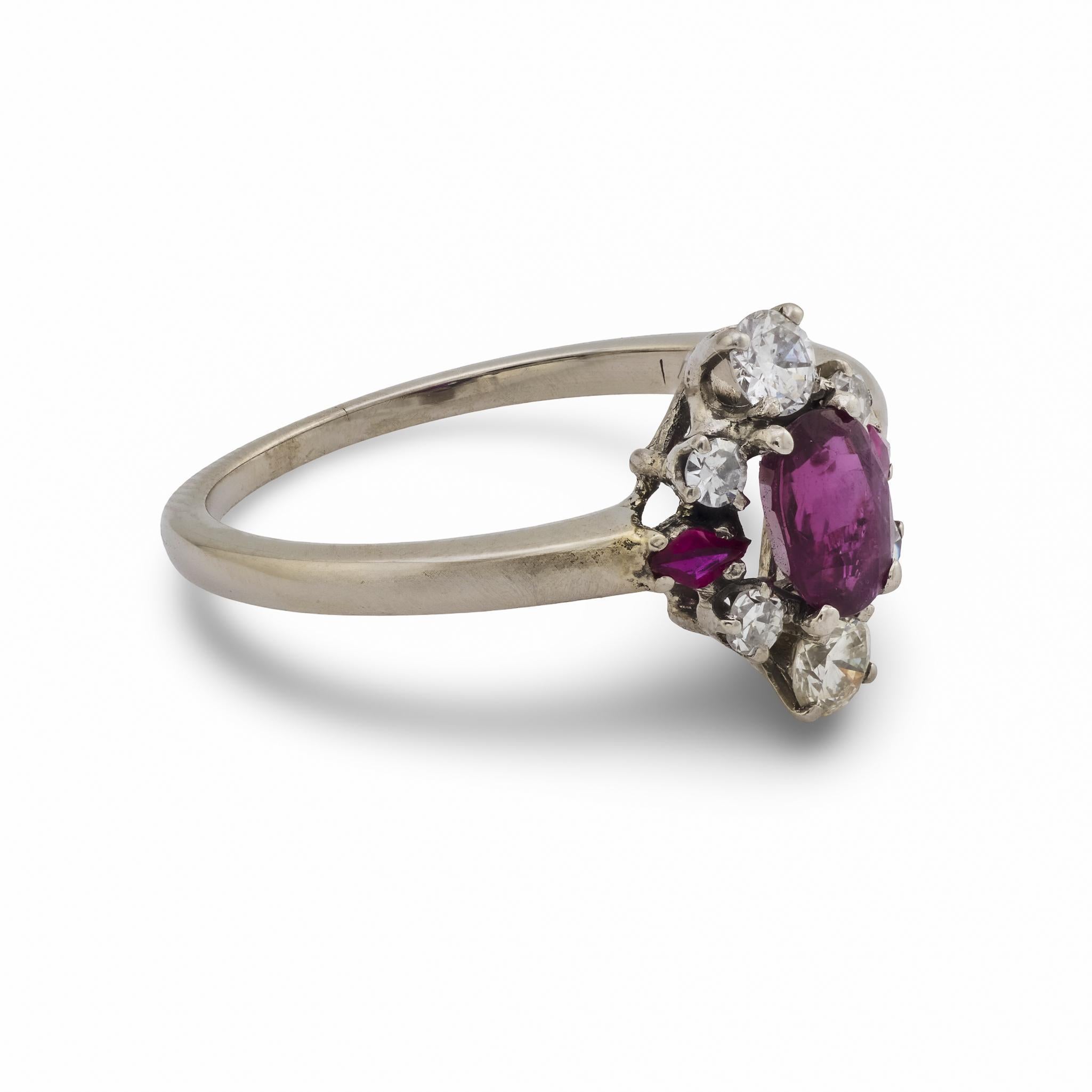 Anello inglese di metà secolo con rubino e diamante in platino In condizioni buone in vendita a Beverly Hills, CA