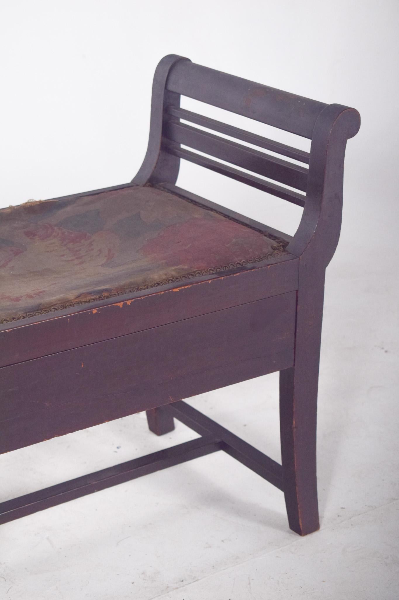 Anglais Tabouret anglais du milieu du siècle avec tiroir en vente