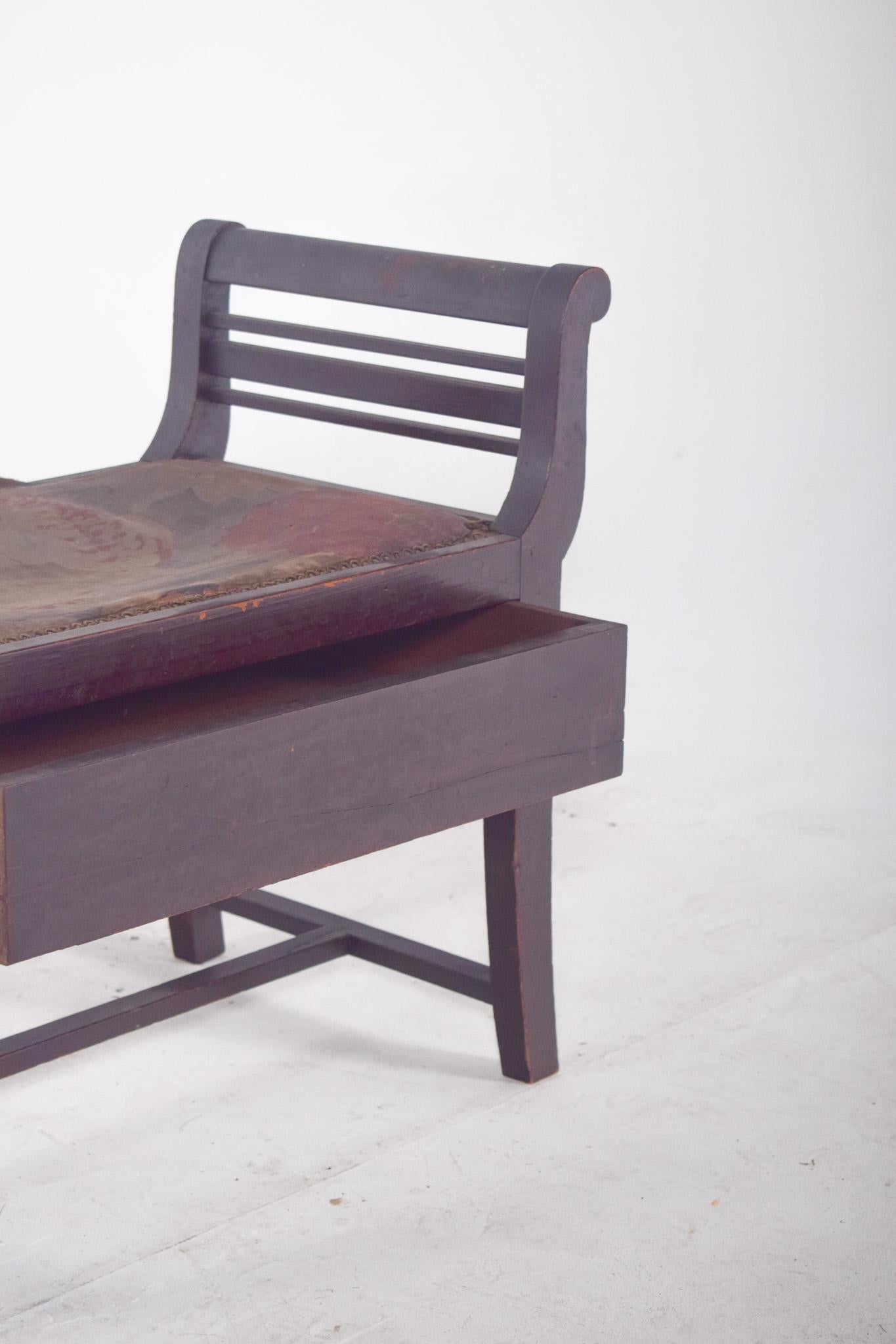 Tabouret anglais du milieu du siècle avec tiroir en vente 1