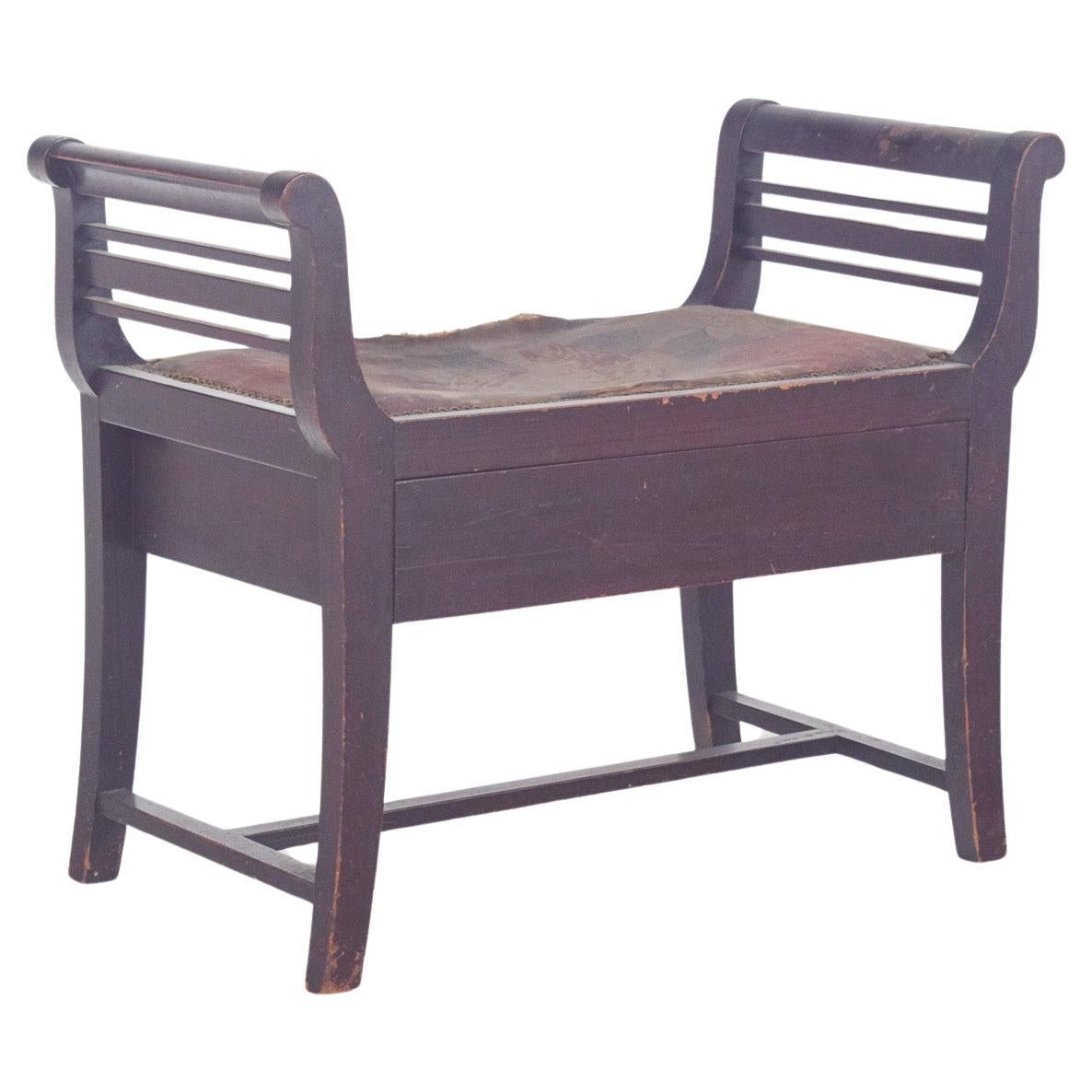 Tabouret anglais du milieu du siècle avec tiroir en vente