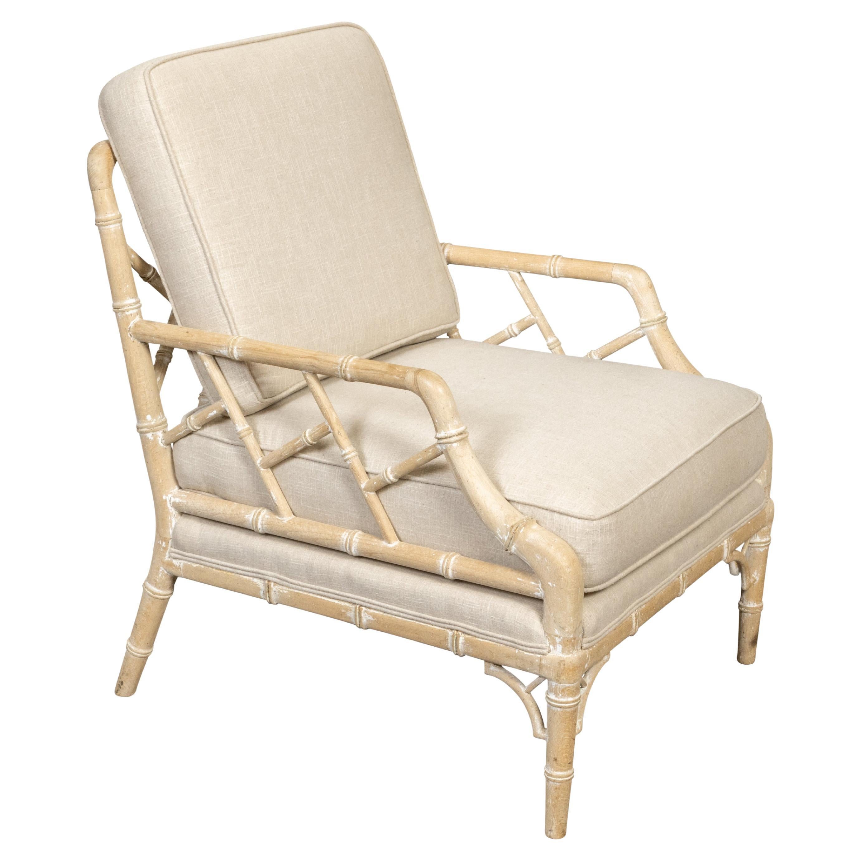 English Midcentury Bleached Faux Bamboo Lounge Chair mit Polsterung